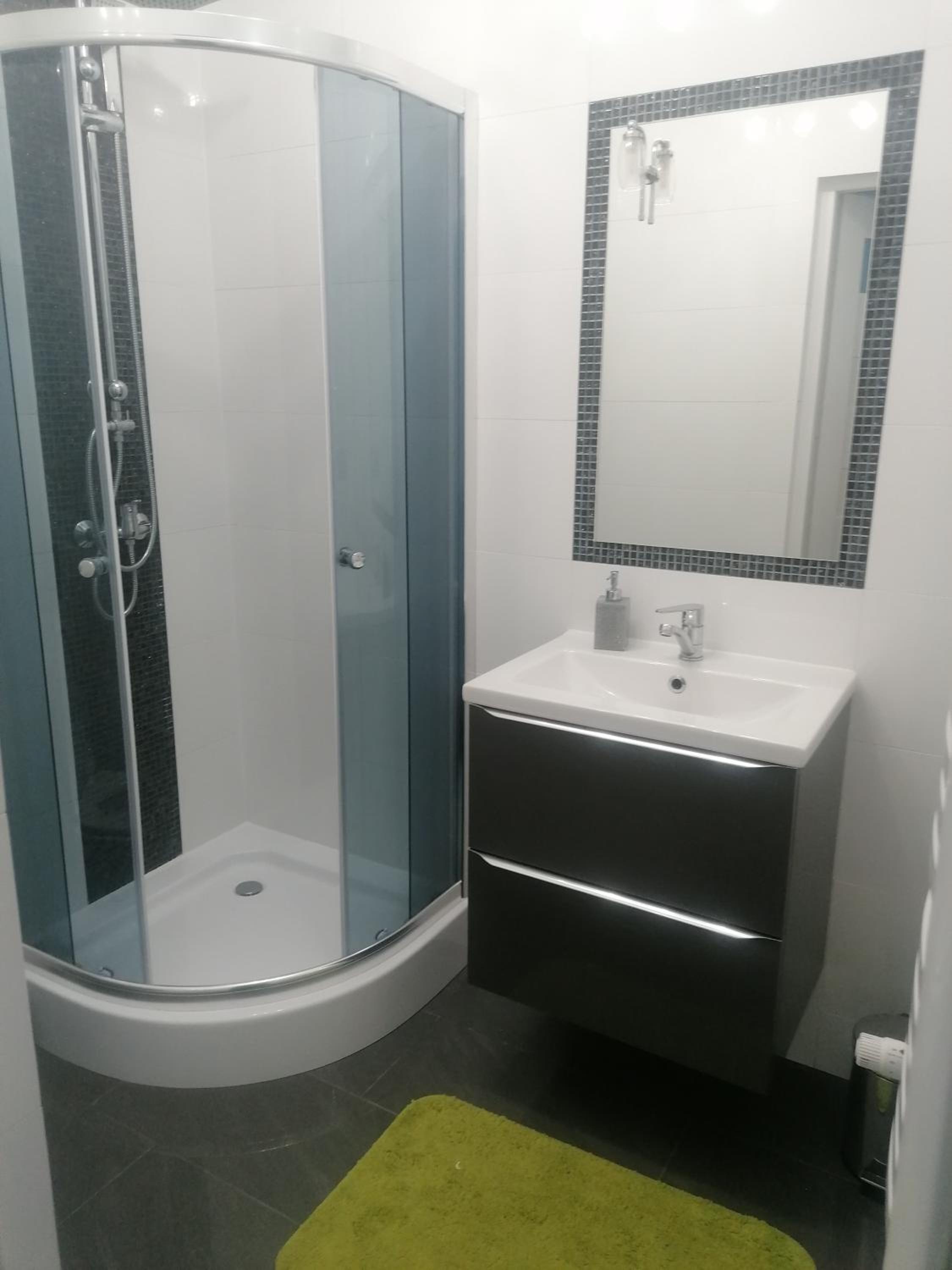 One-Bedroom Apartment - Photo 2