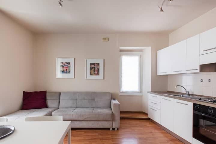 Apartment with Balcony - Photo 3