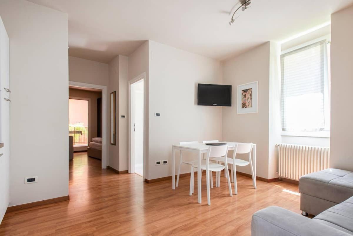 Apartment with Balcony - Photo 2