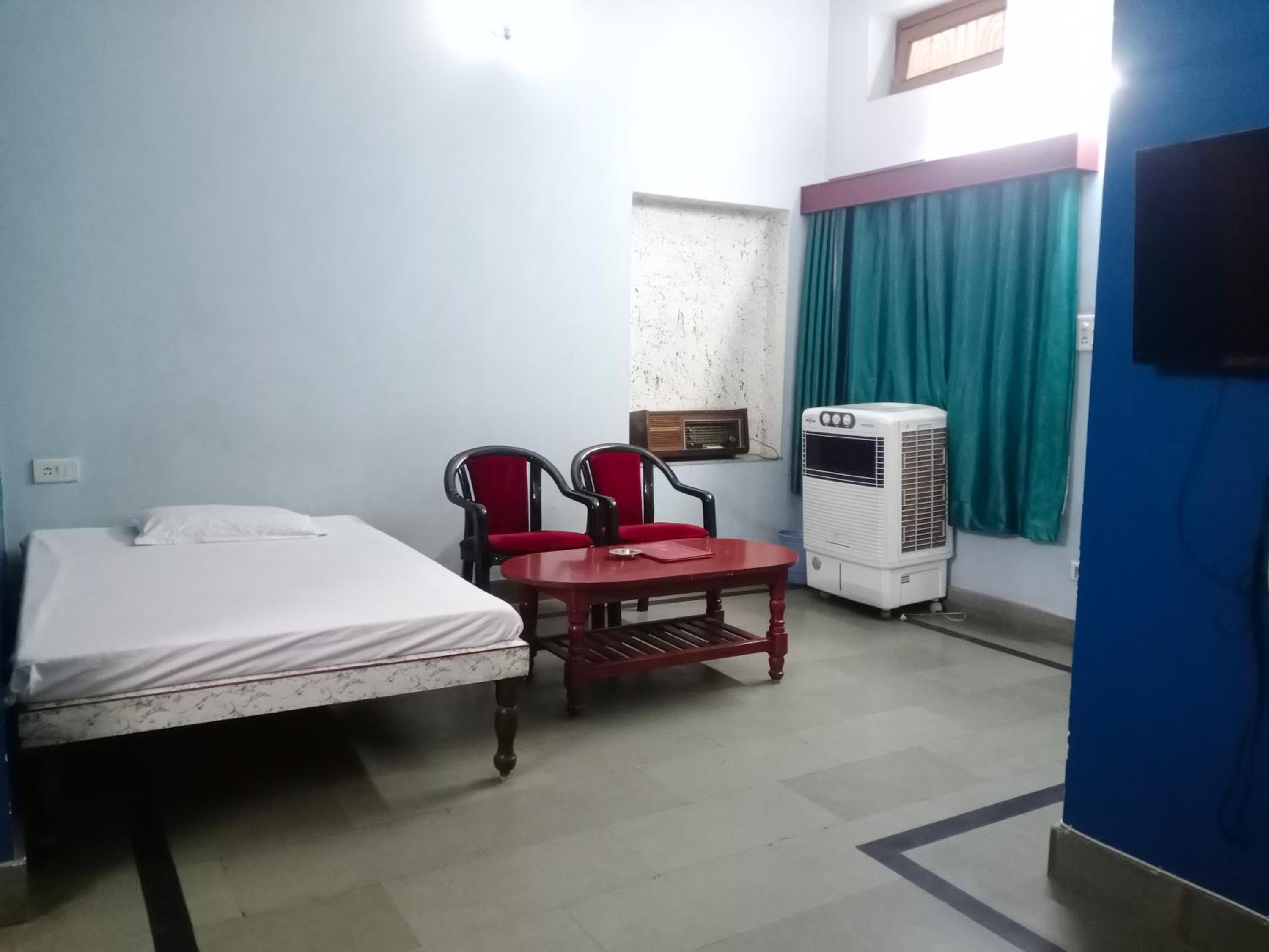 Deluxe King Room photo 2