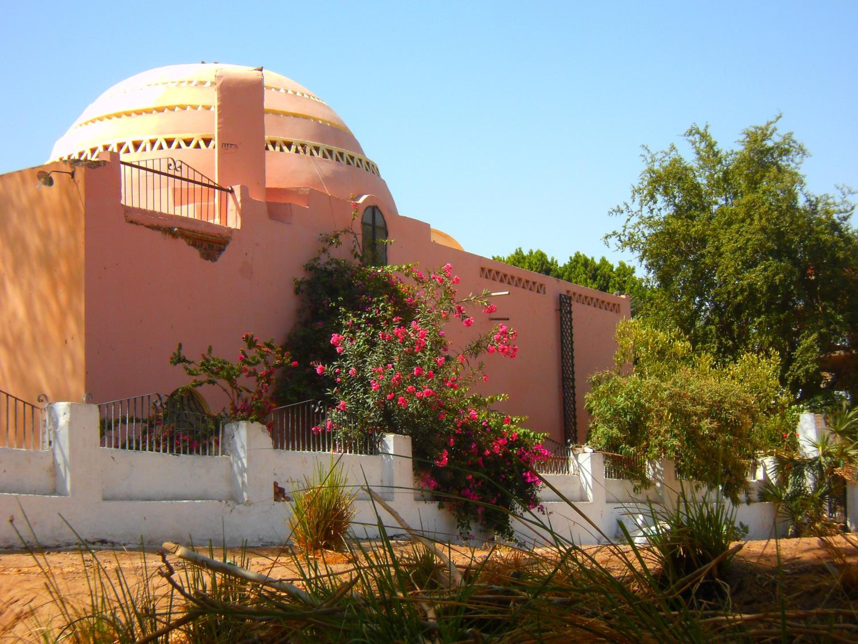 Deluxe Double Room with Private Bathroom With Garden View - Photo 36