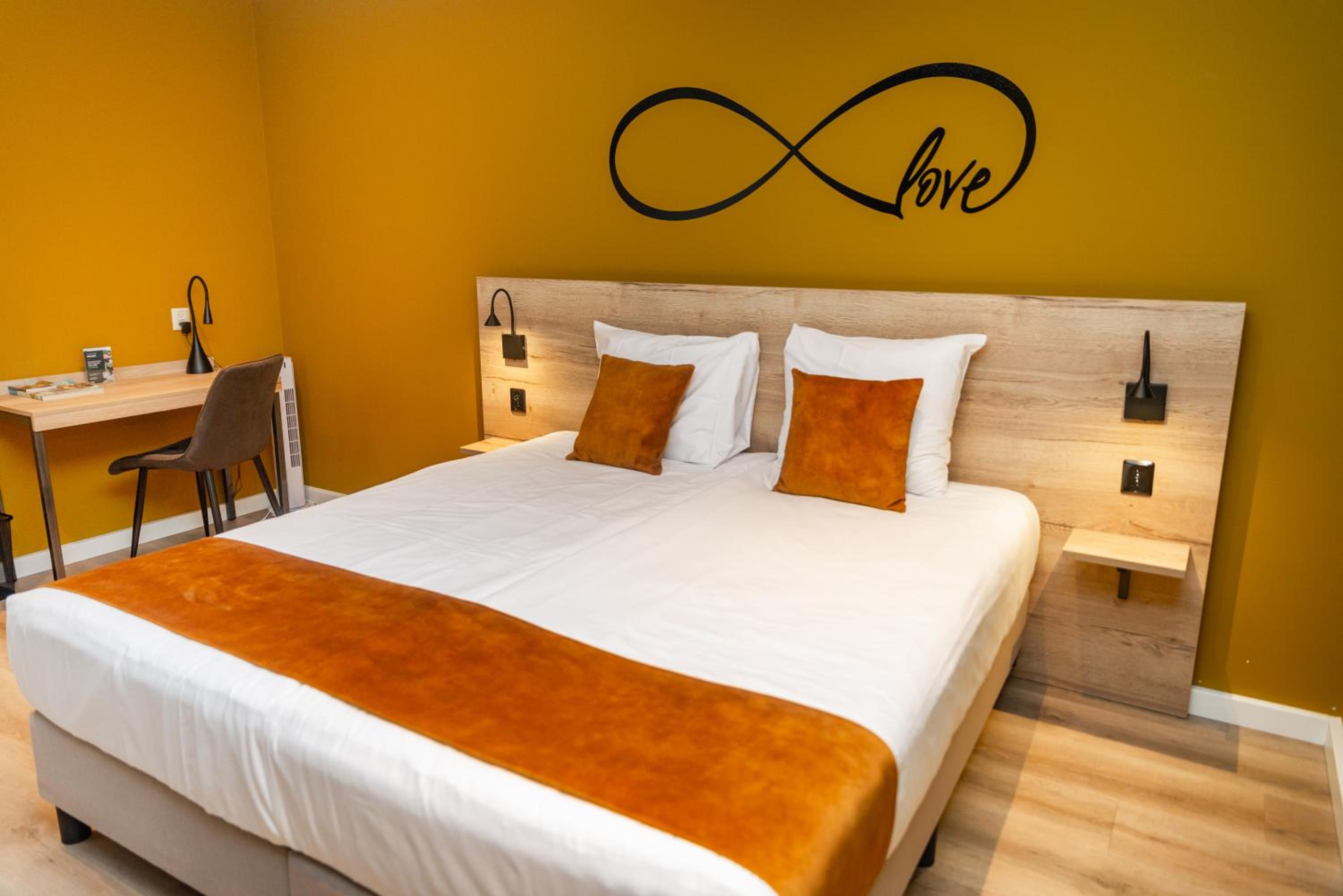 Large Double Room photo 3