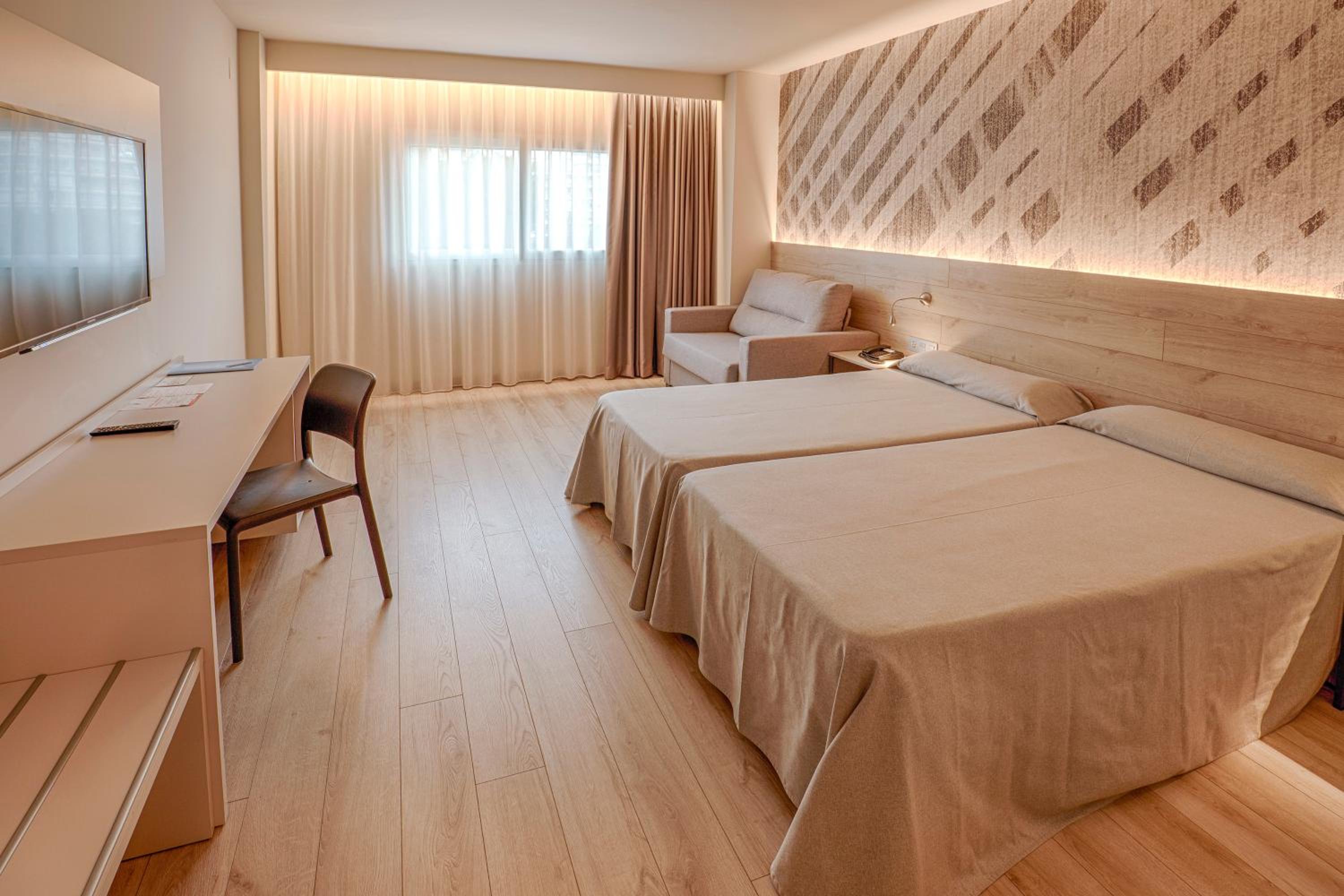 Triple Room without Terrace (2 Adults + 1 Children) - Photo 1
