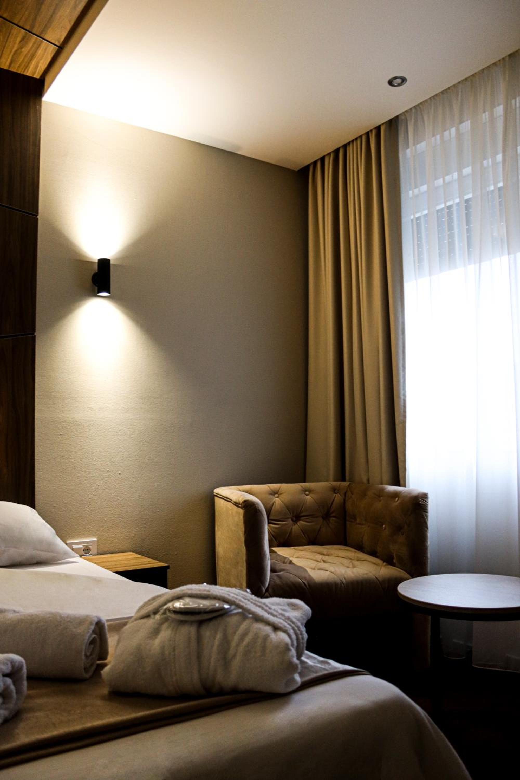 Twin Room with Bathroom photo 3