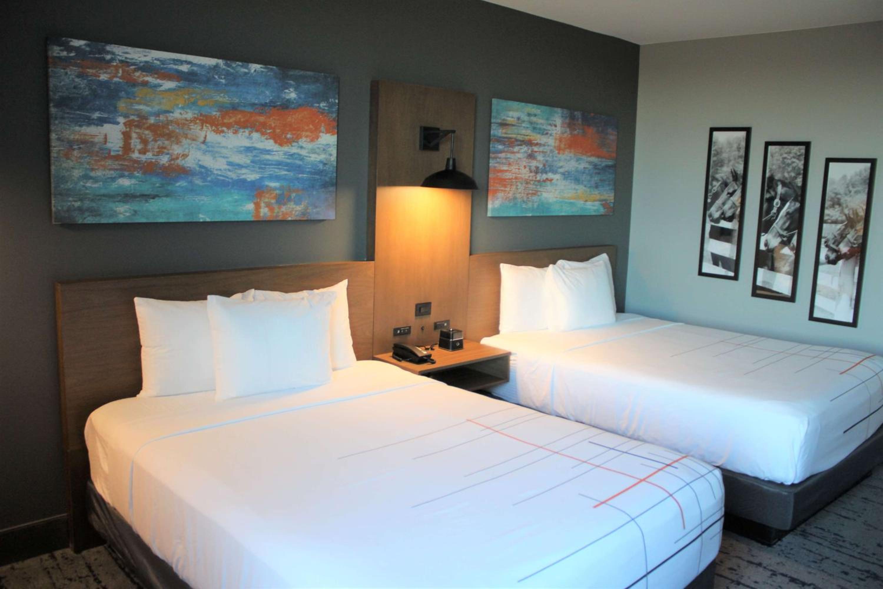 Queen Room with Two Queen Beds - Hearing Impaired Access/Non-Smoking - Photo 1