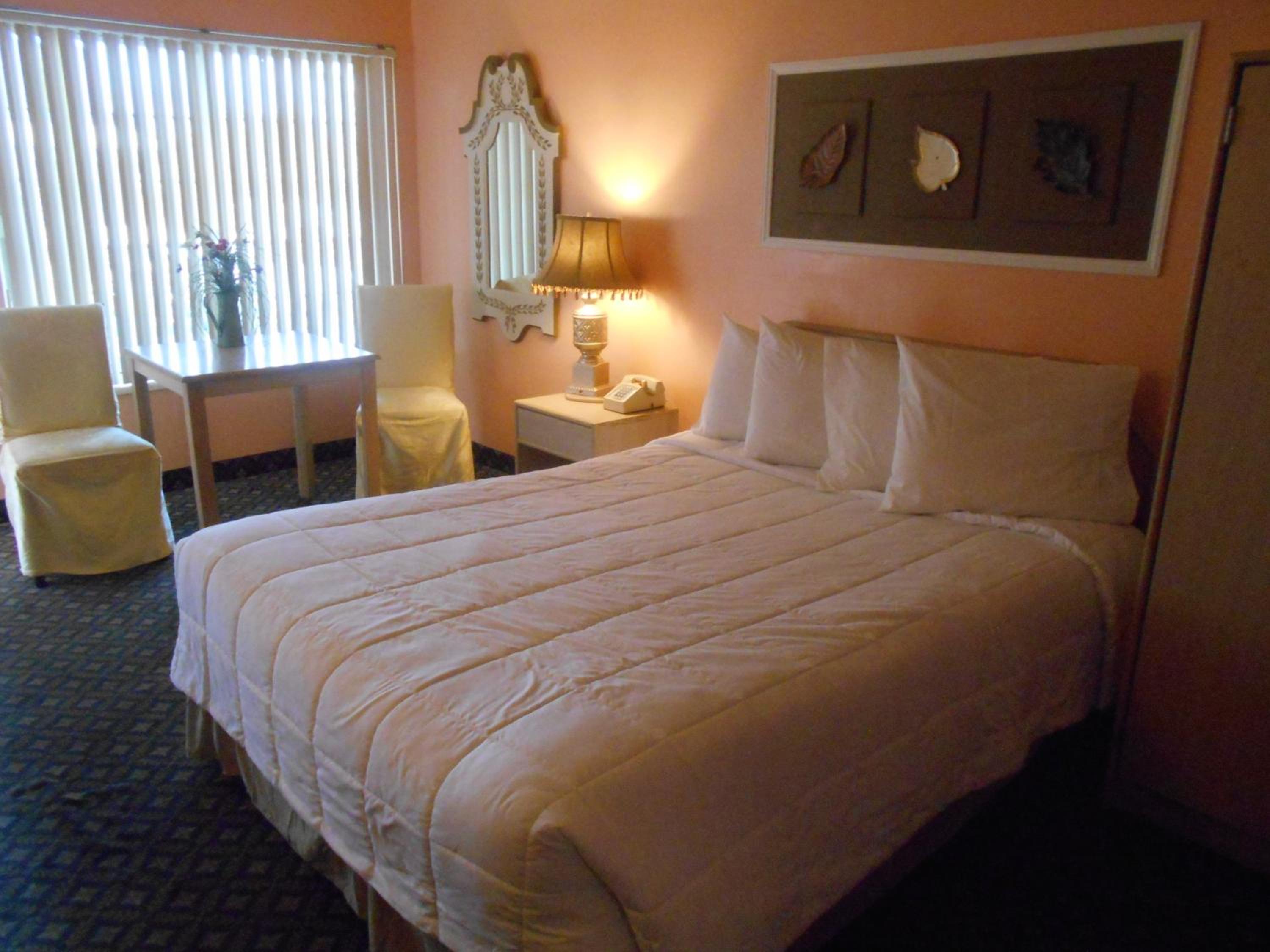 Queen Room photo 3