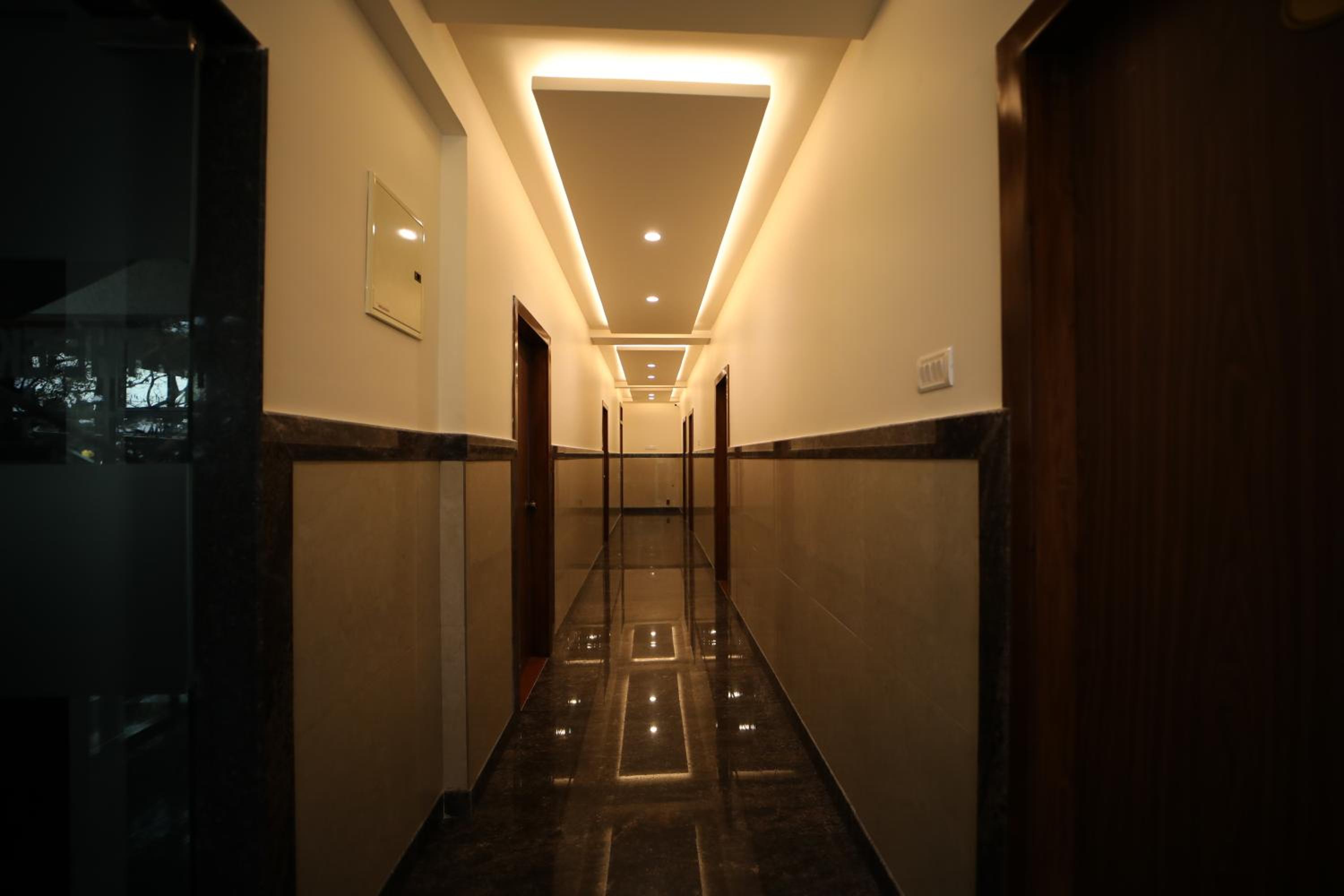 Deluxe Double Room with Balcony - Photo 2