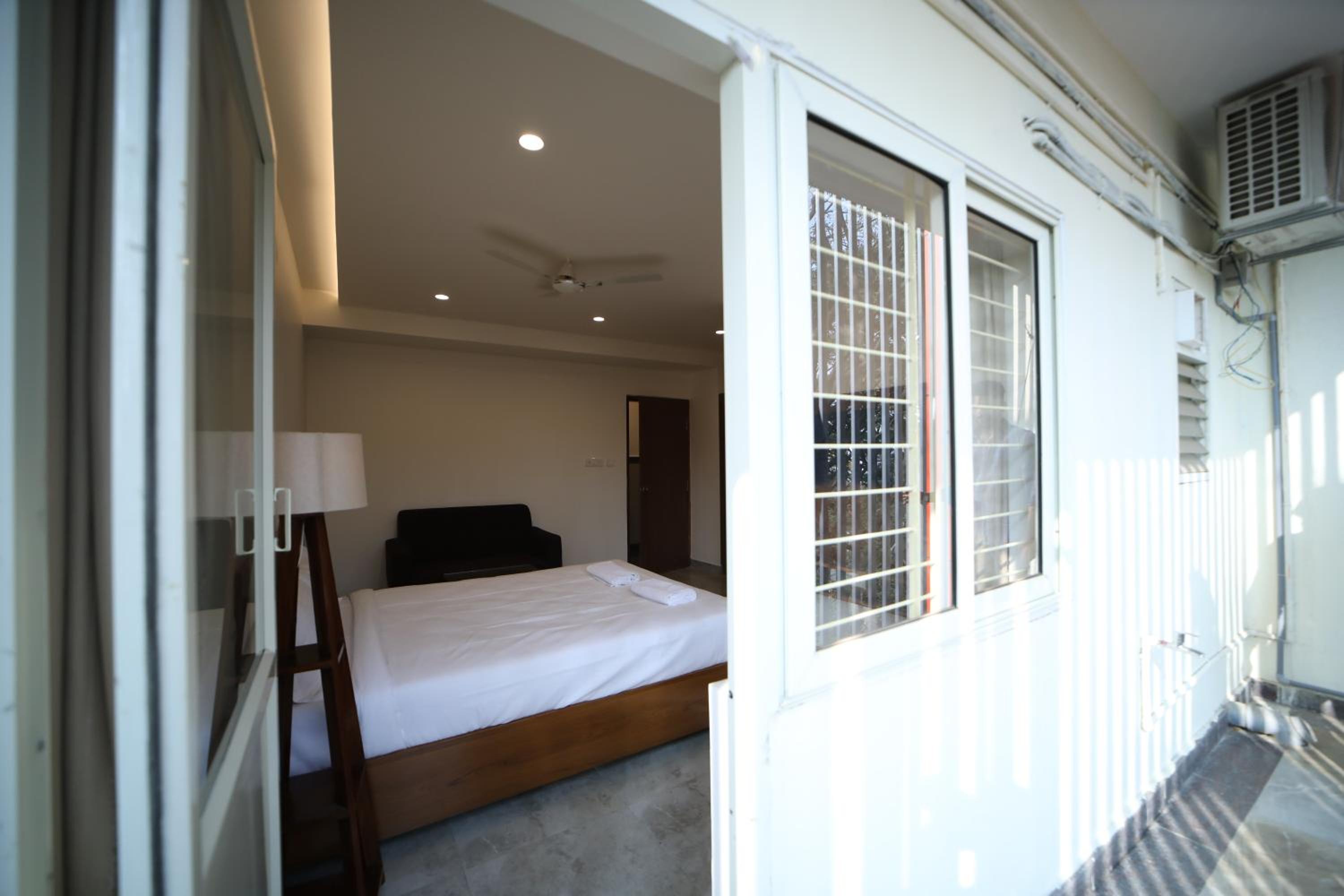 Deluxe Double Room with Balcony - Photo 24