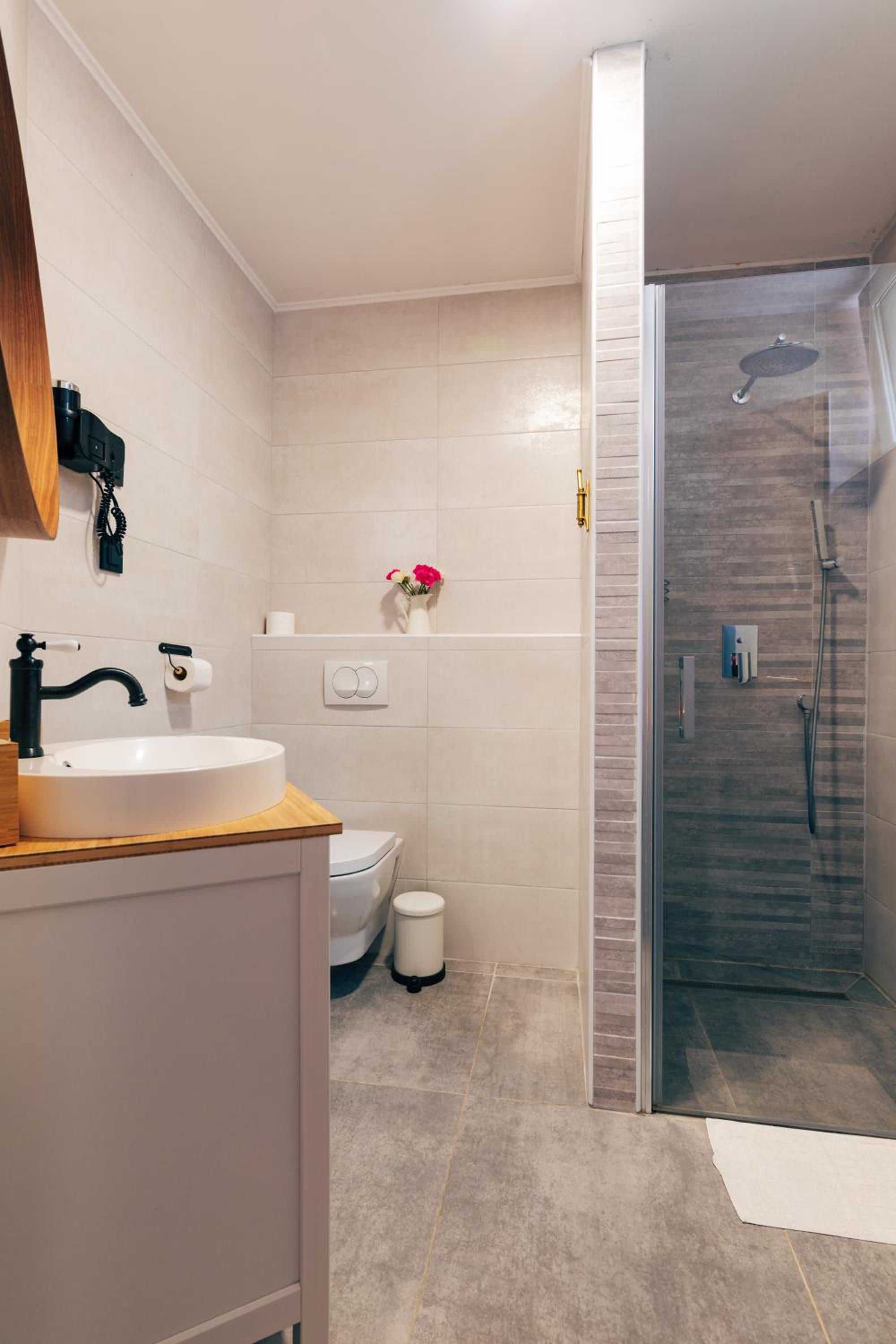 Deluxe Triple Room - Photo 10