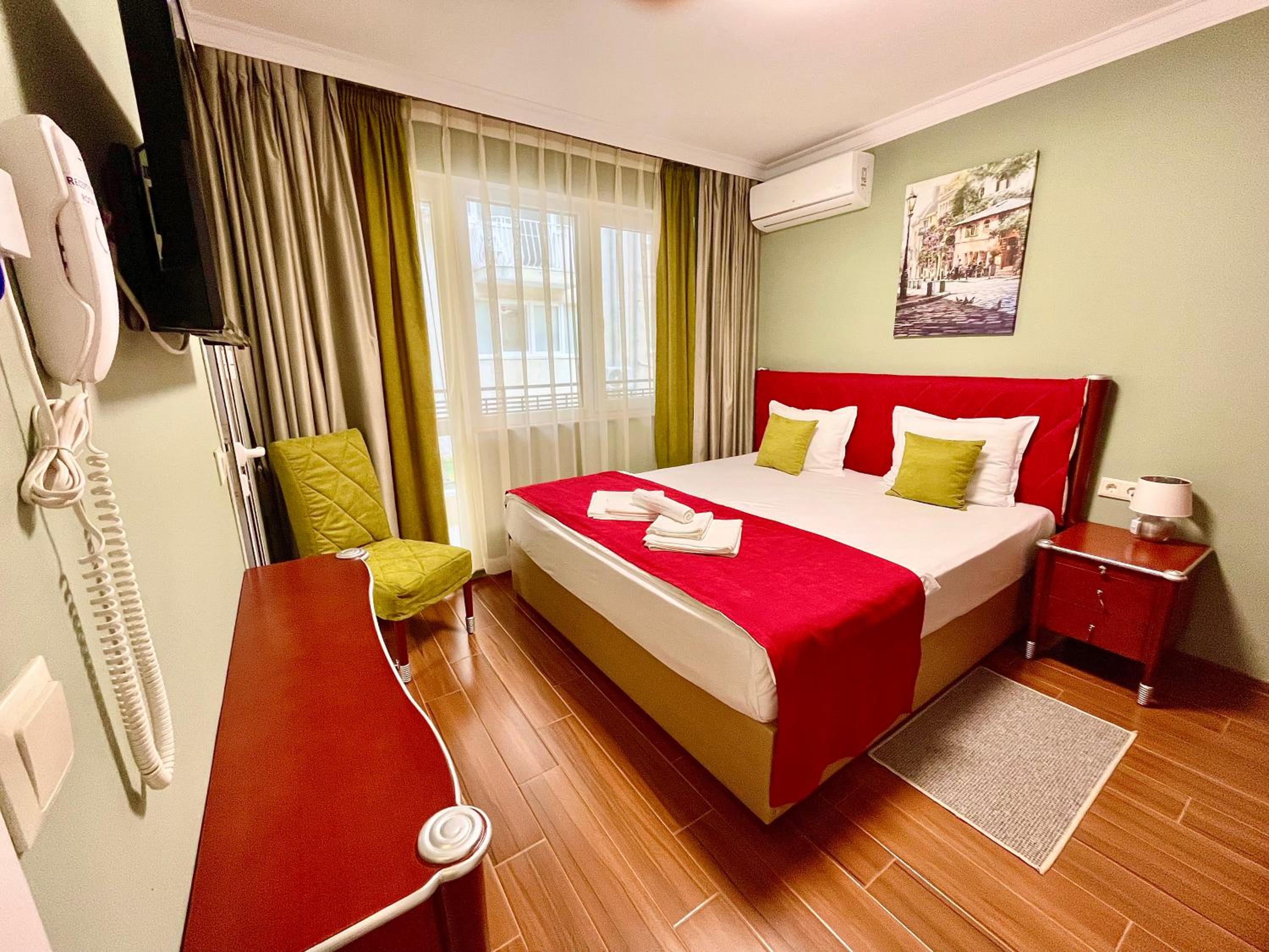 Deluxe Double Room with Balcony photo 1