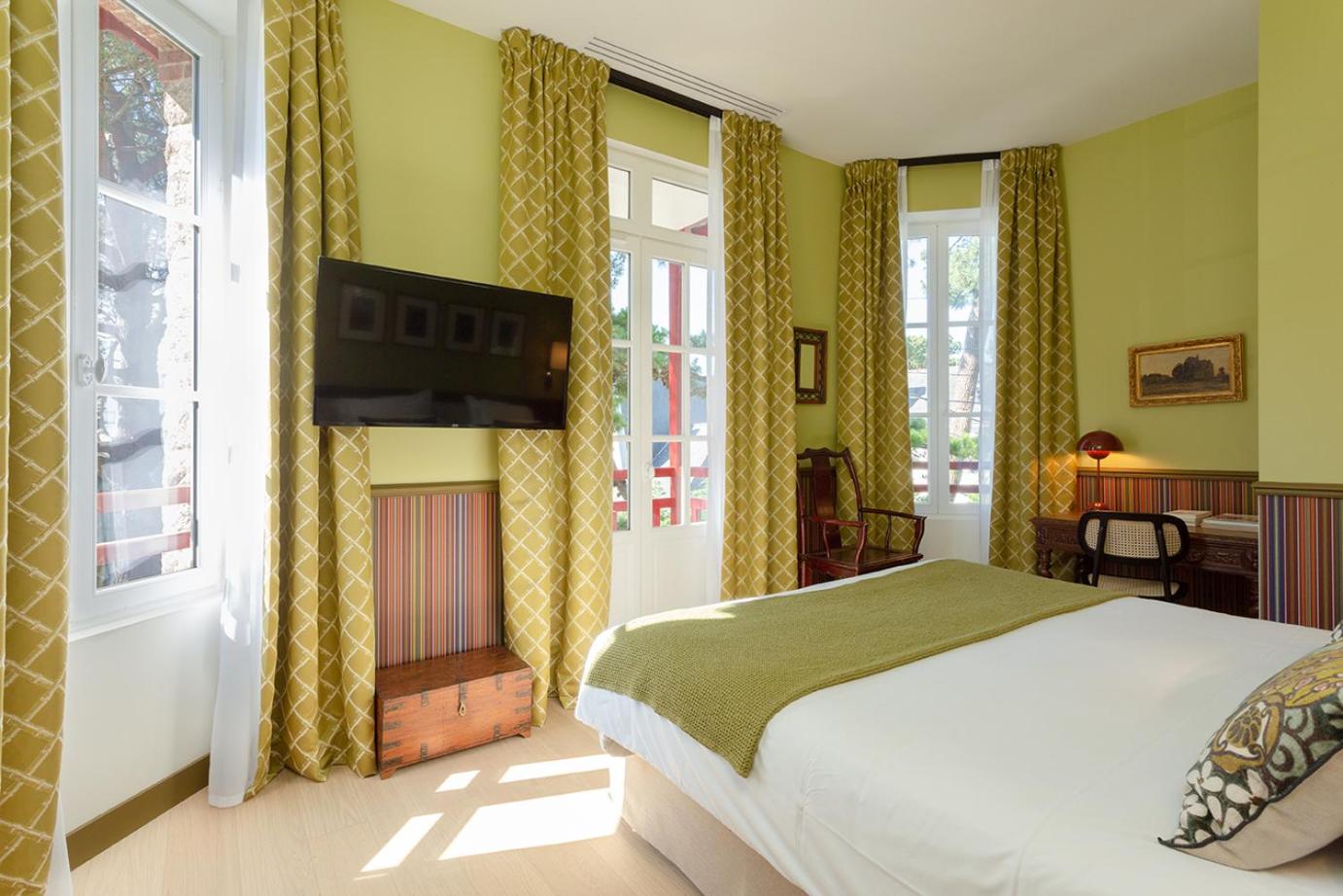 Suite with Balcony - Photo 5