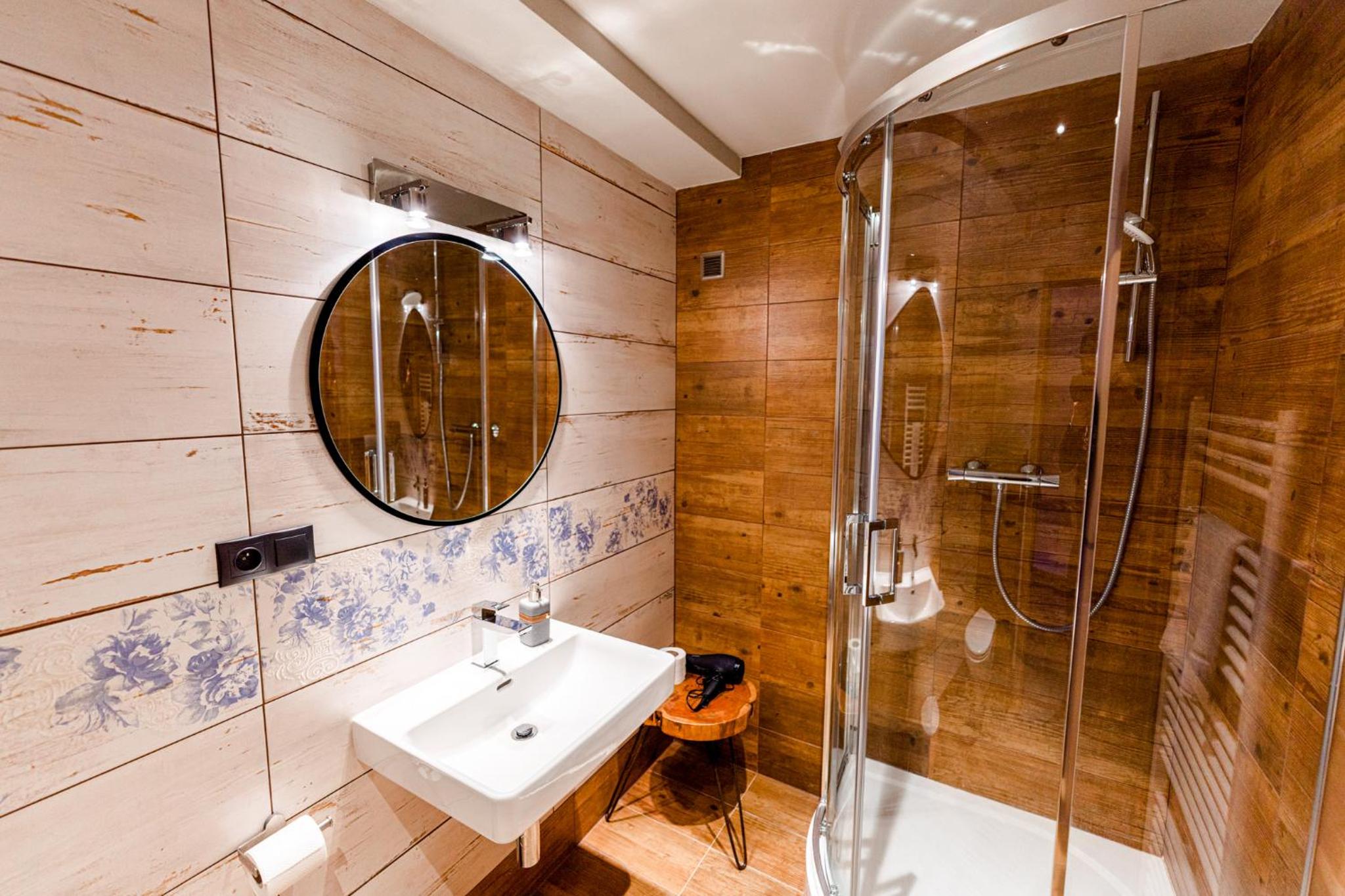 Deluxe Double Room (2 Adults + 1 Child) photo 2