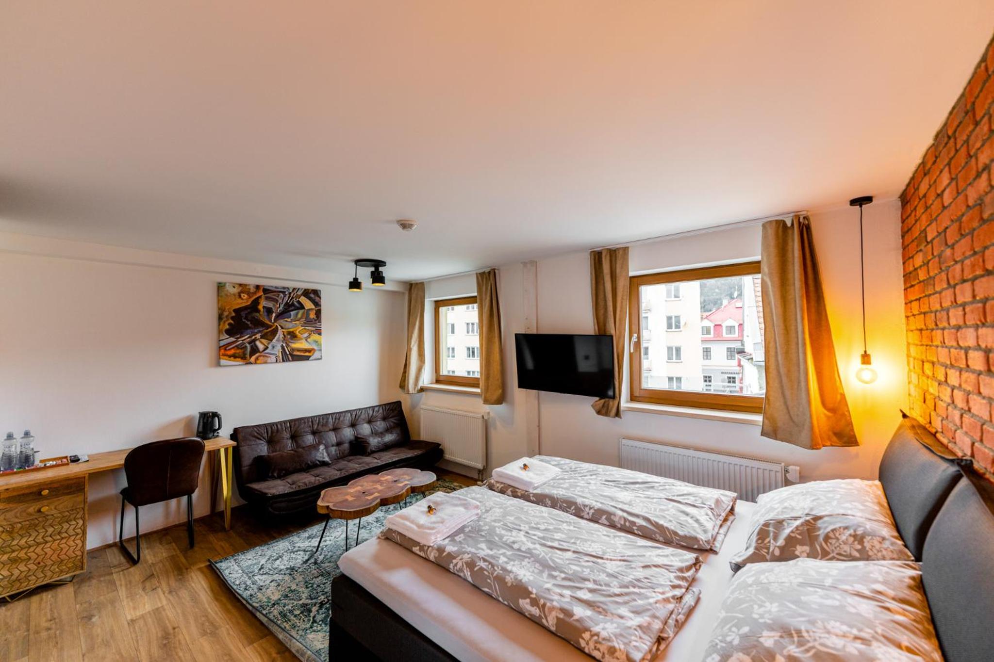 Deluxe Double Room (2 Adults + 1 Child) photo 2