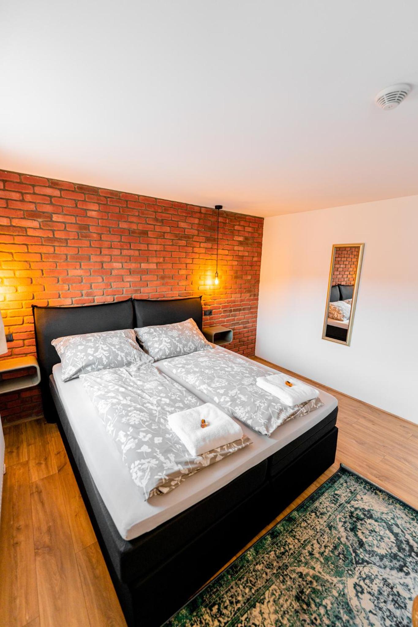 Deluxe Double Room (2 Adults + 1 Child) photo 3