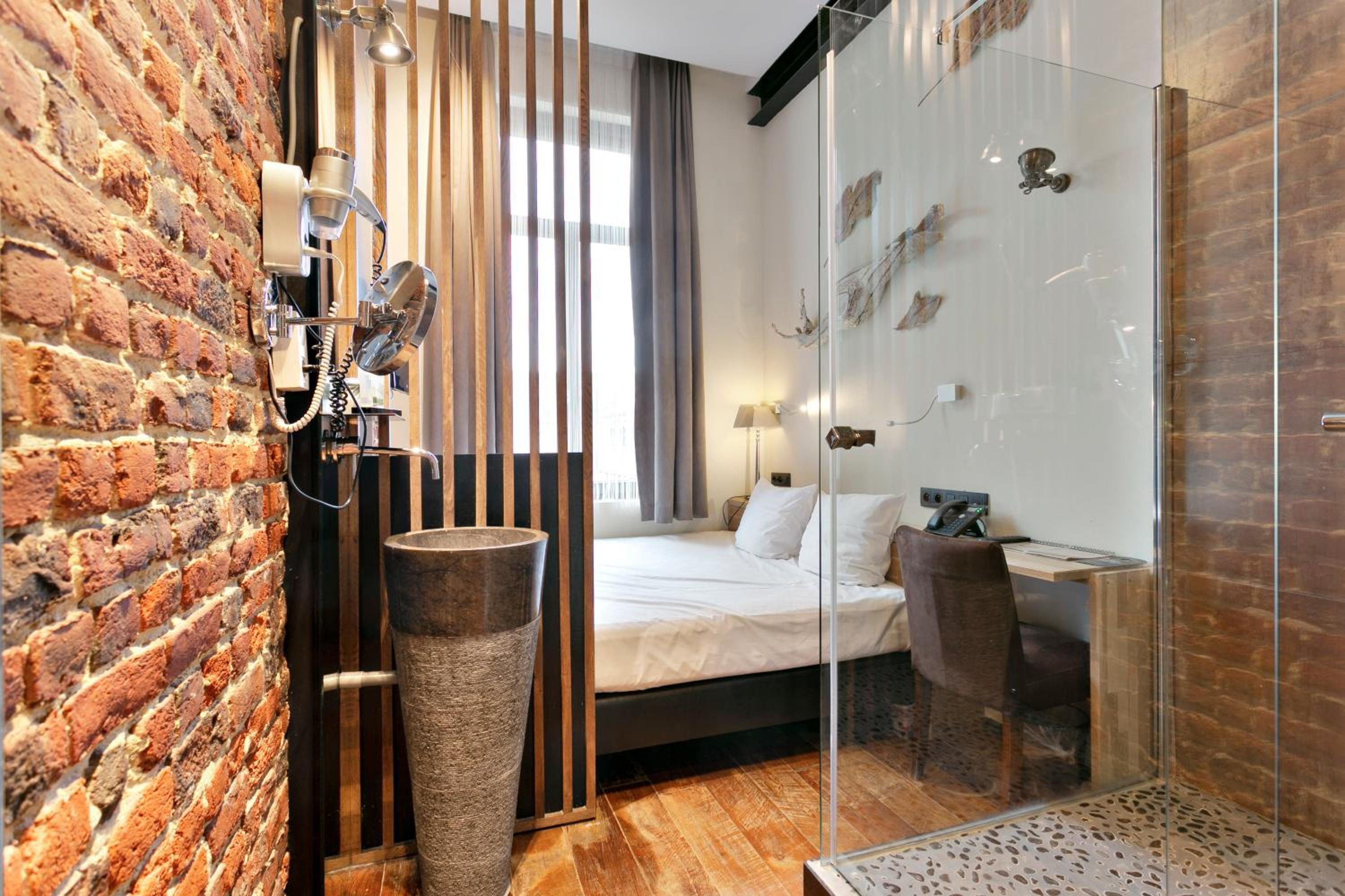 Small Double Room - Photo 6