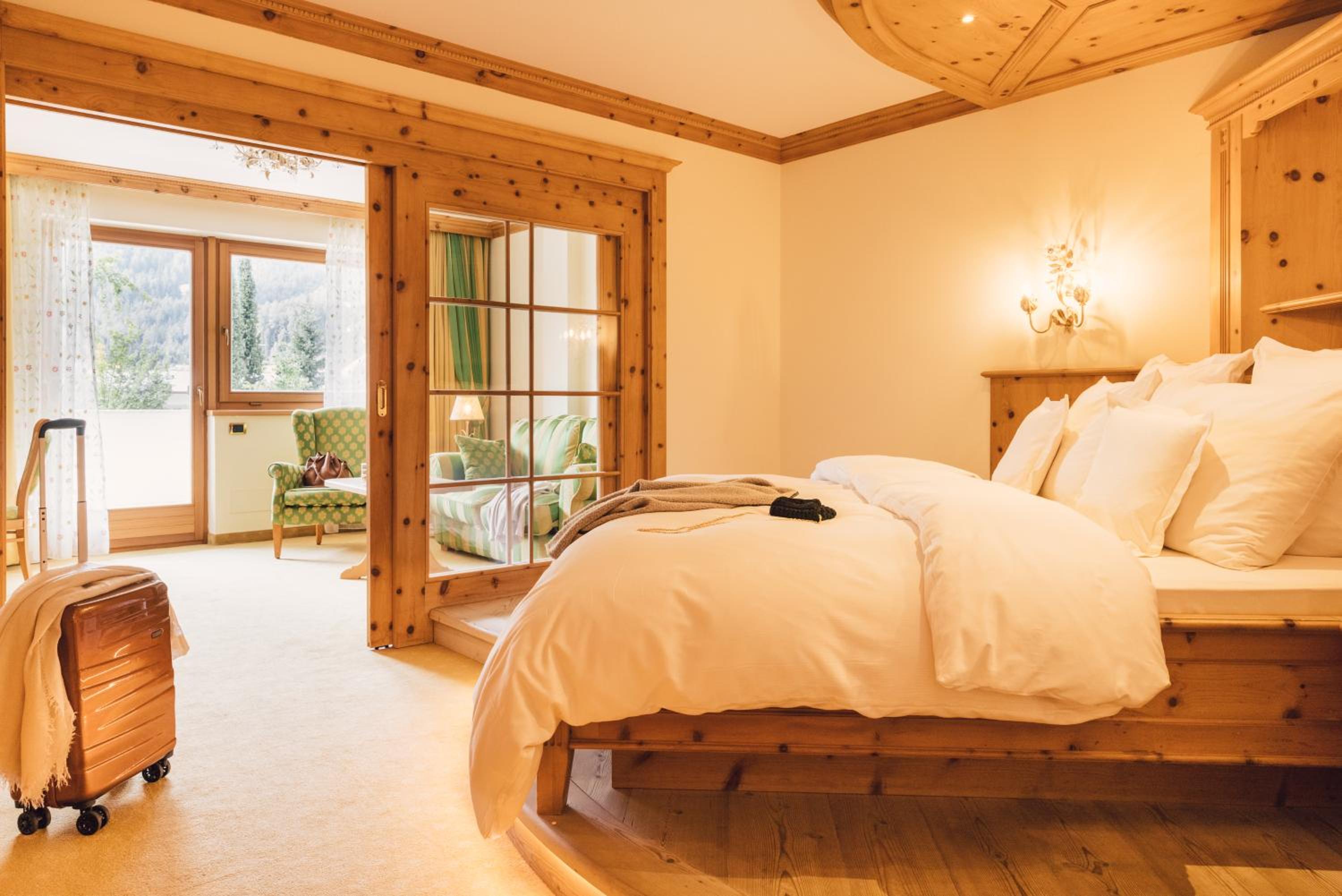 Suite - Photo 1