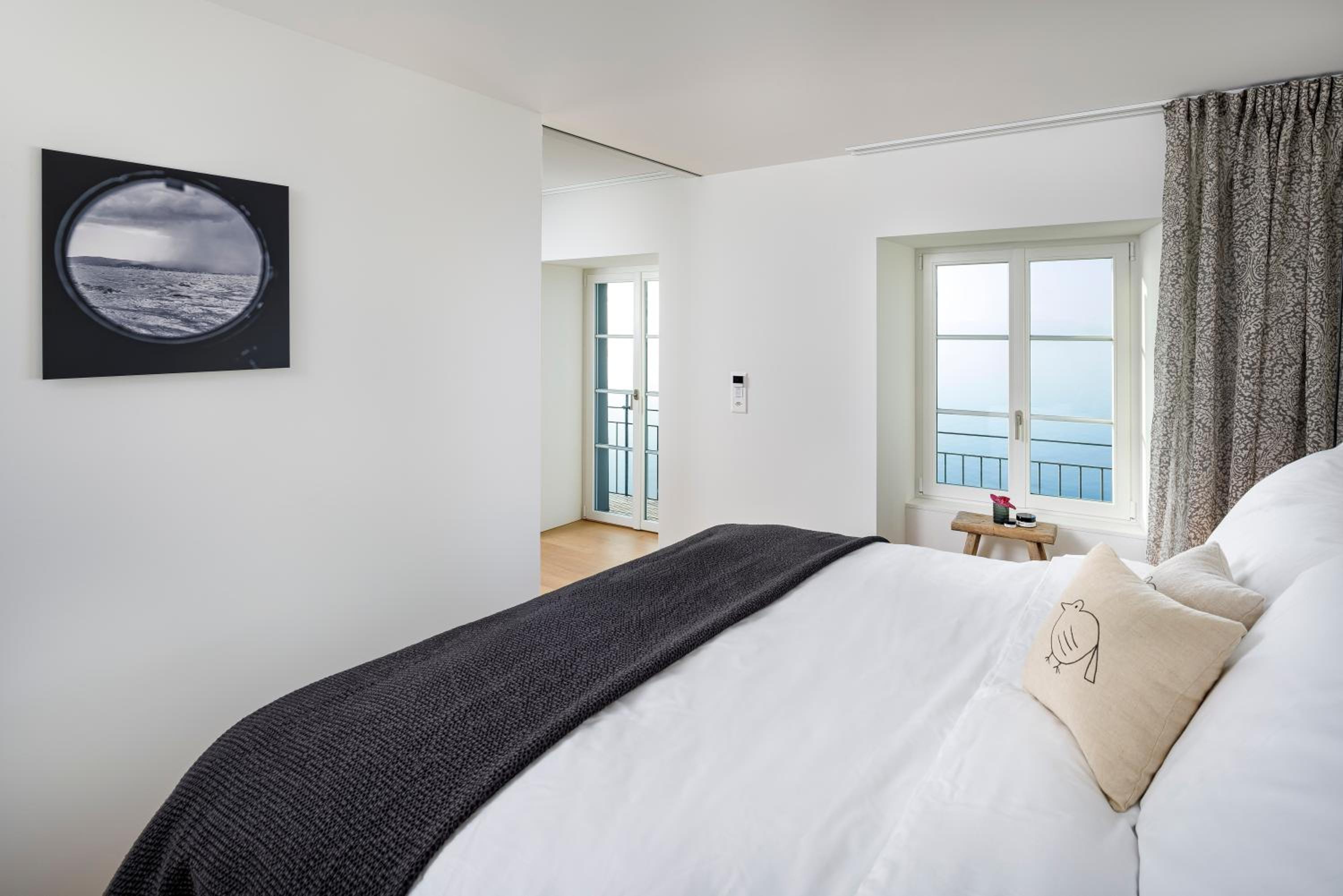 Suite with Lake View - Photo 1