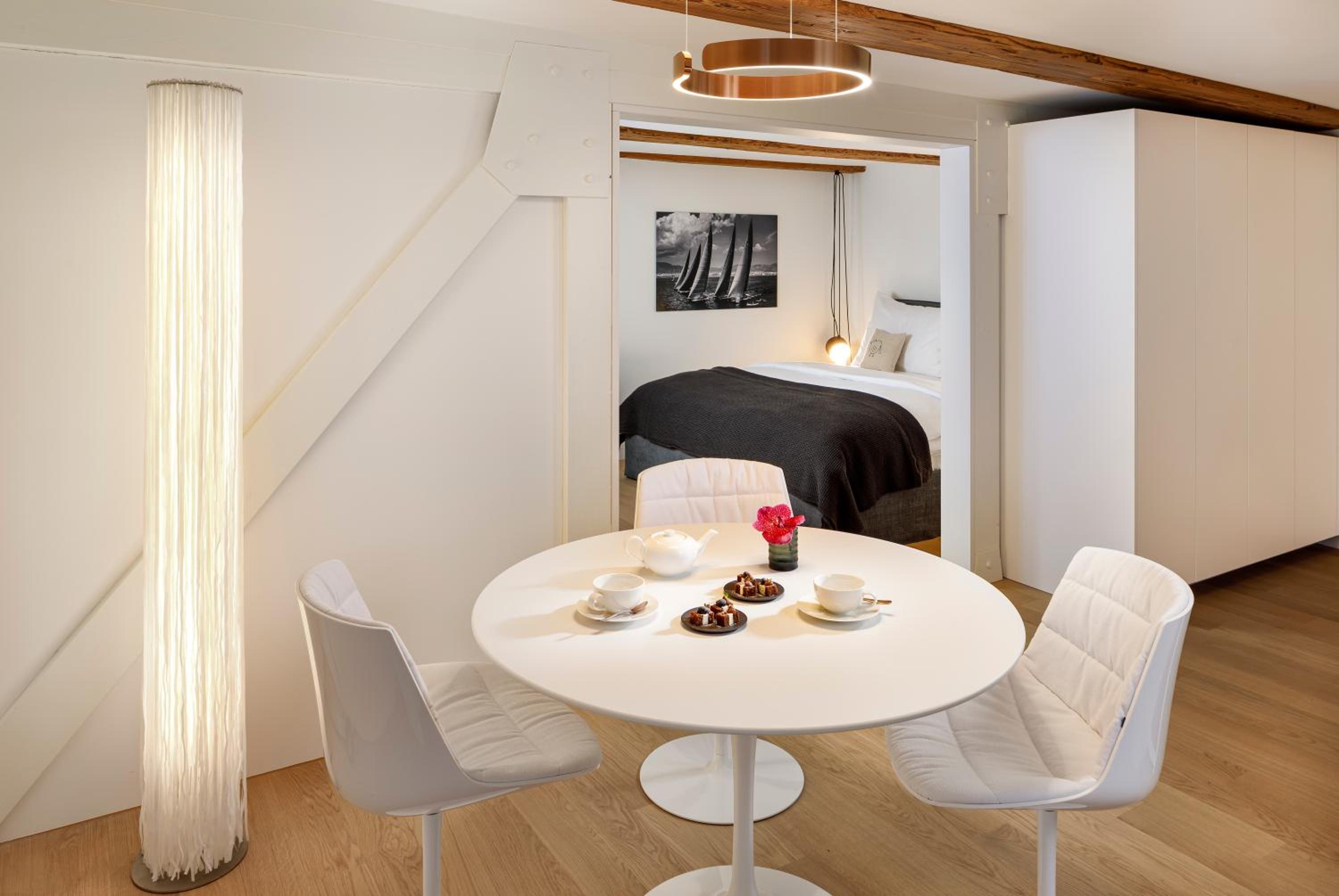 Suite with Lake View - Photo 5