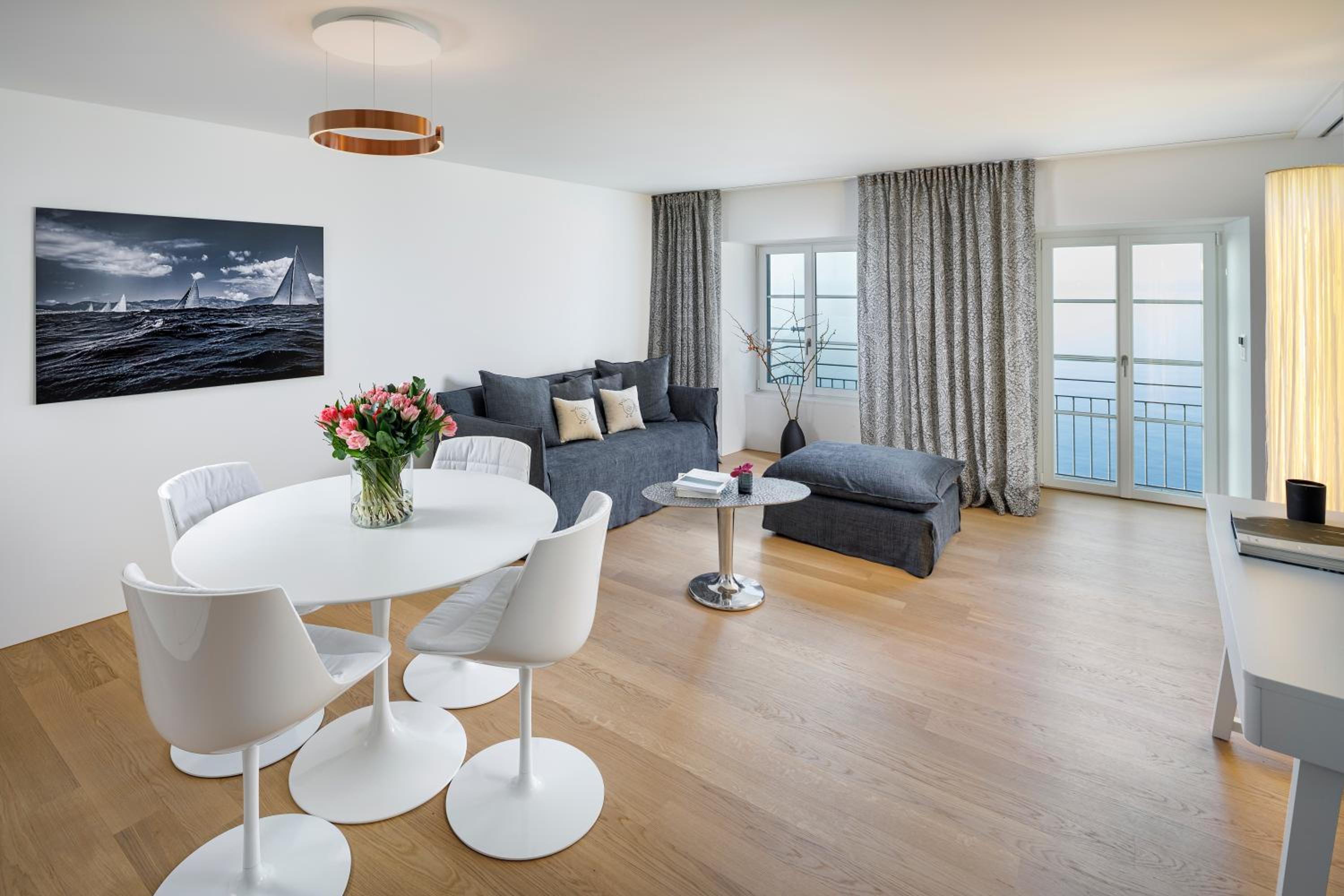 Suite with Lake View - Photo 9