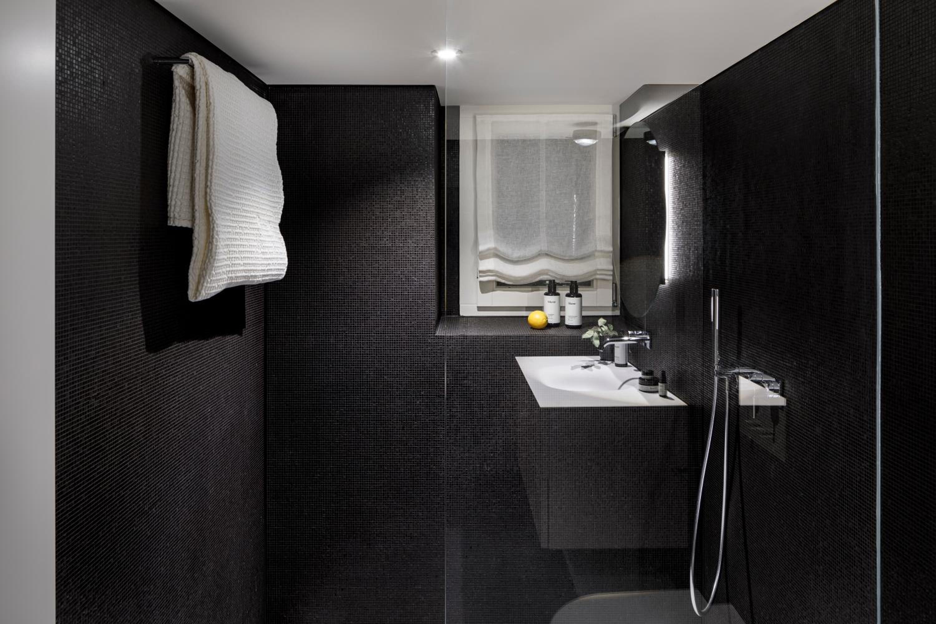 Suite with Lake View - Photo 14