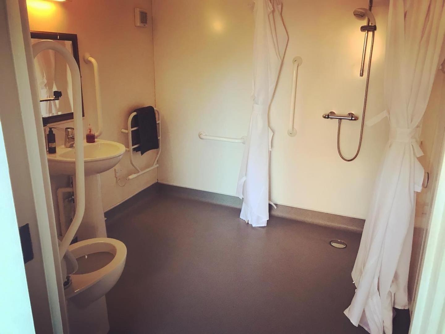 King Room - Disability Access - Photo 5