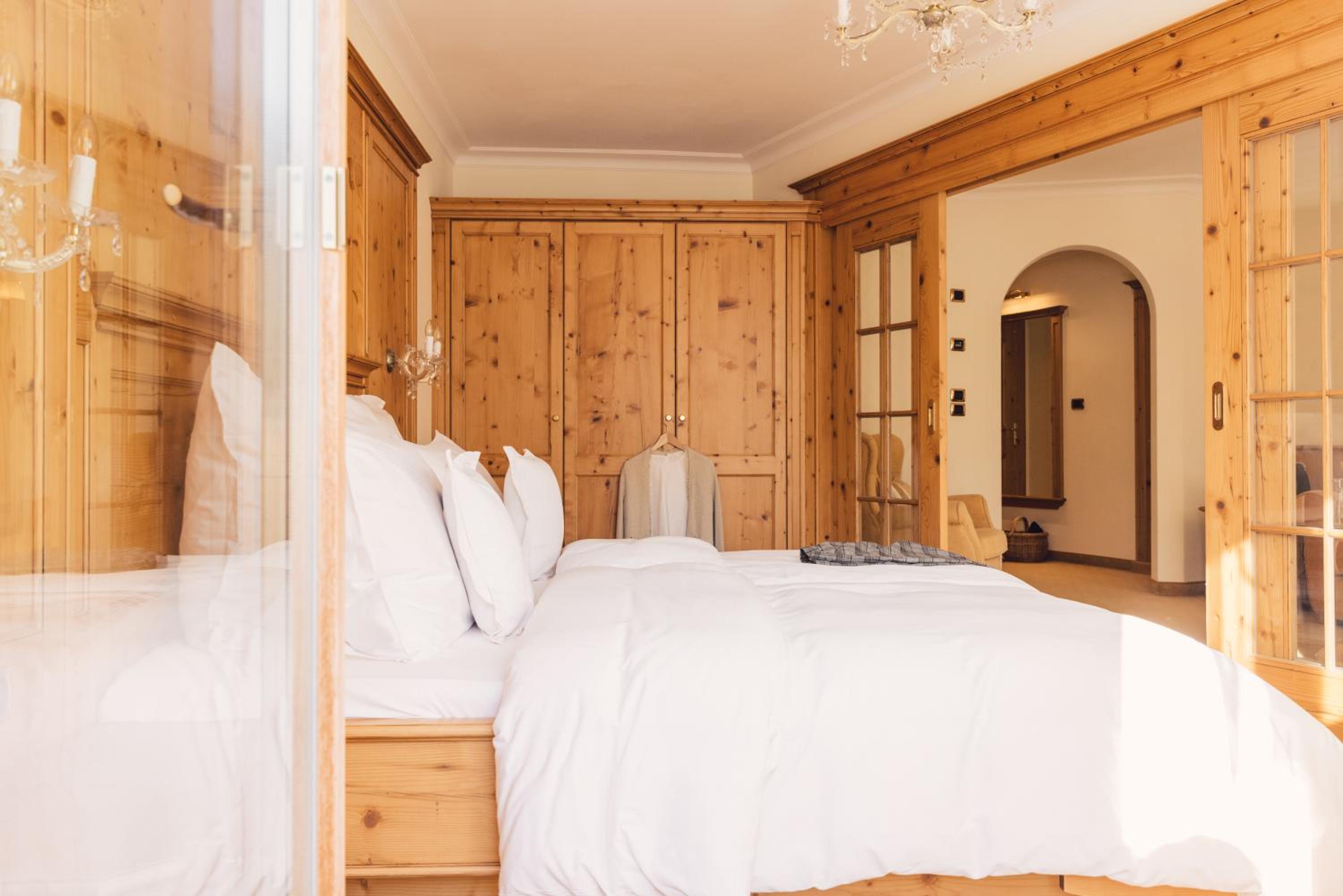 Superior Suite - Photo 7