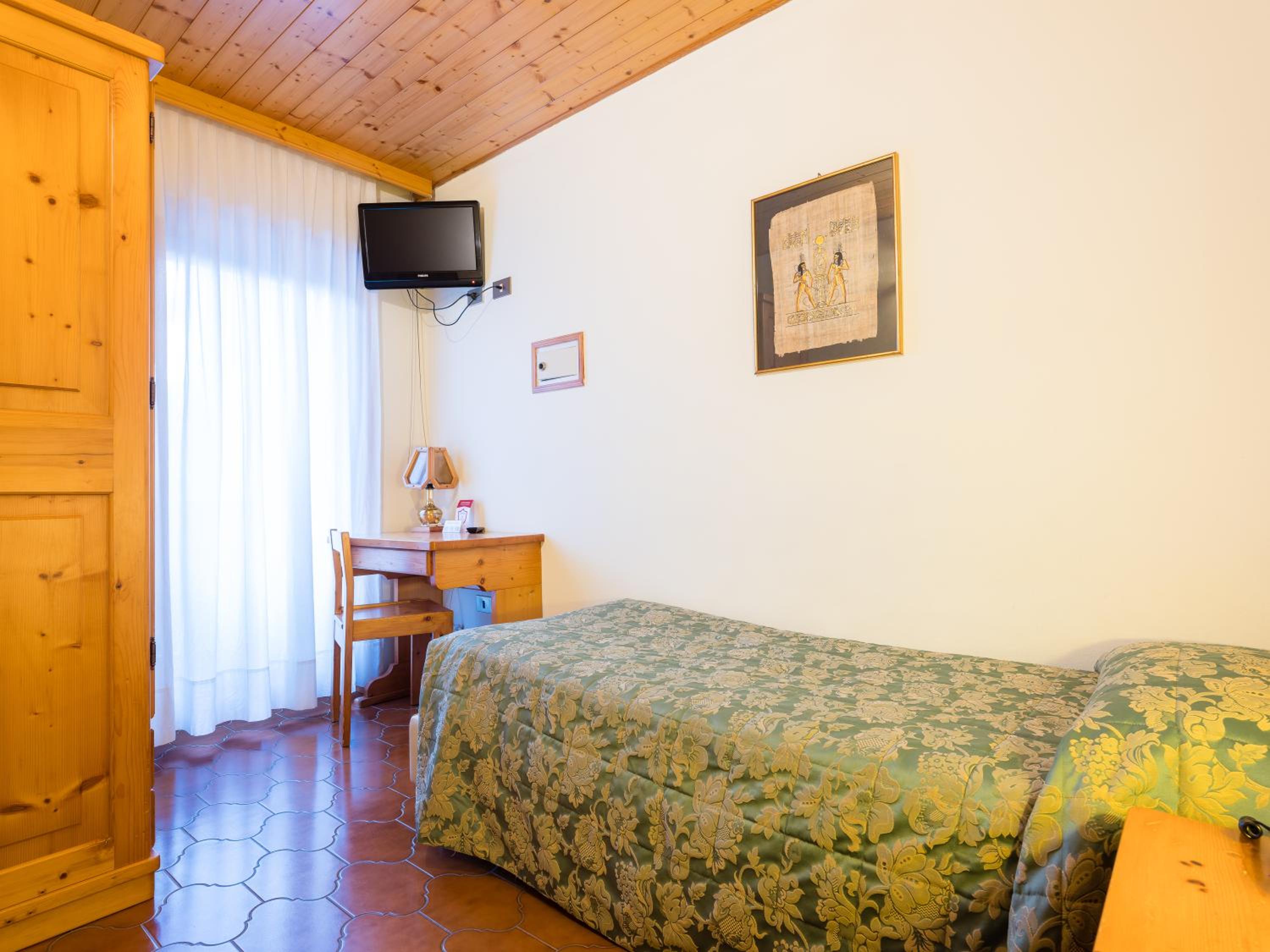 Single Room photo 2