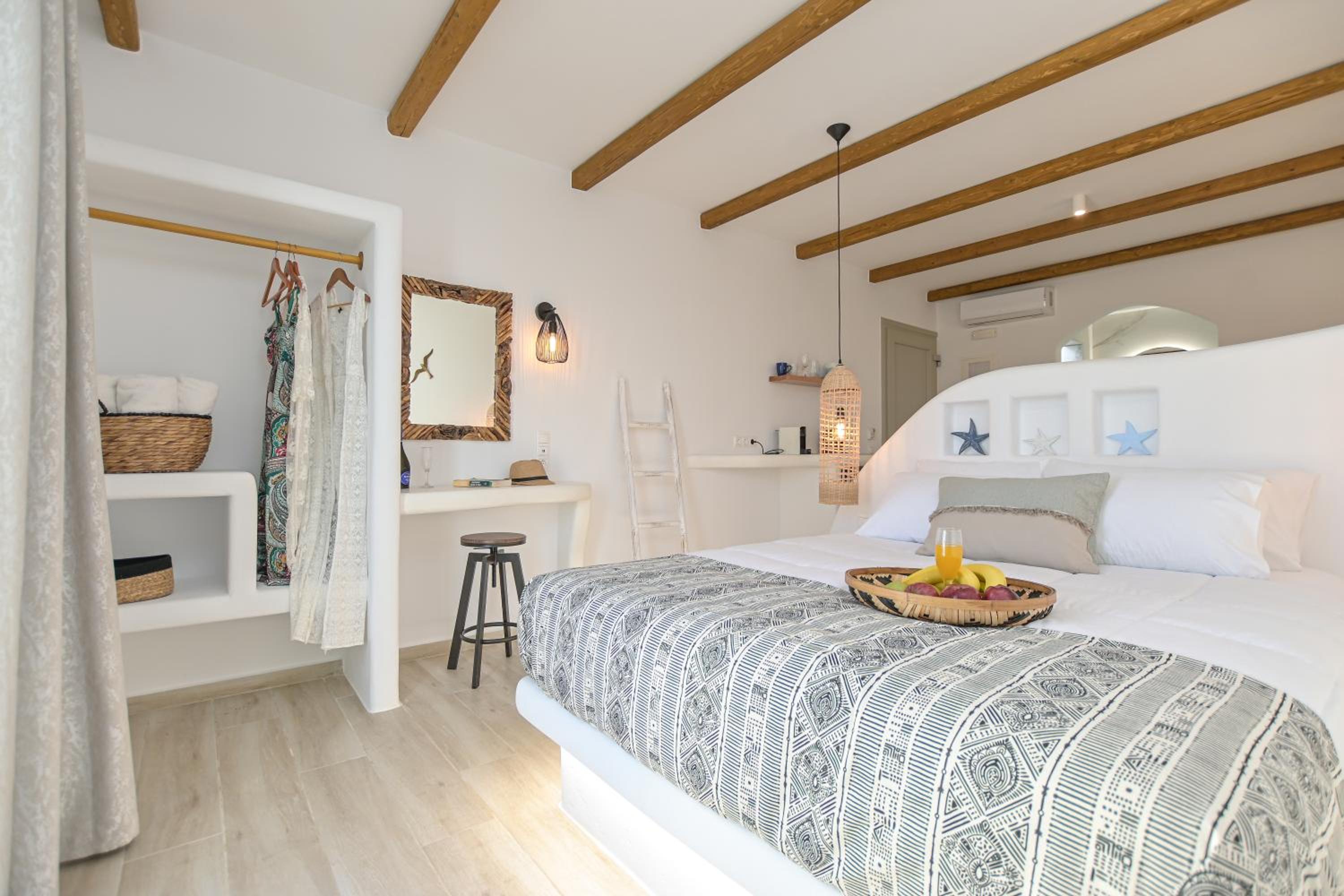 Deluxe Suite with Sea View - Photo 1