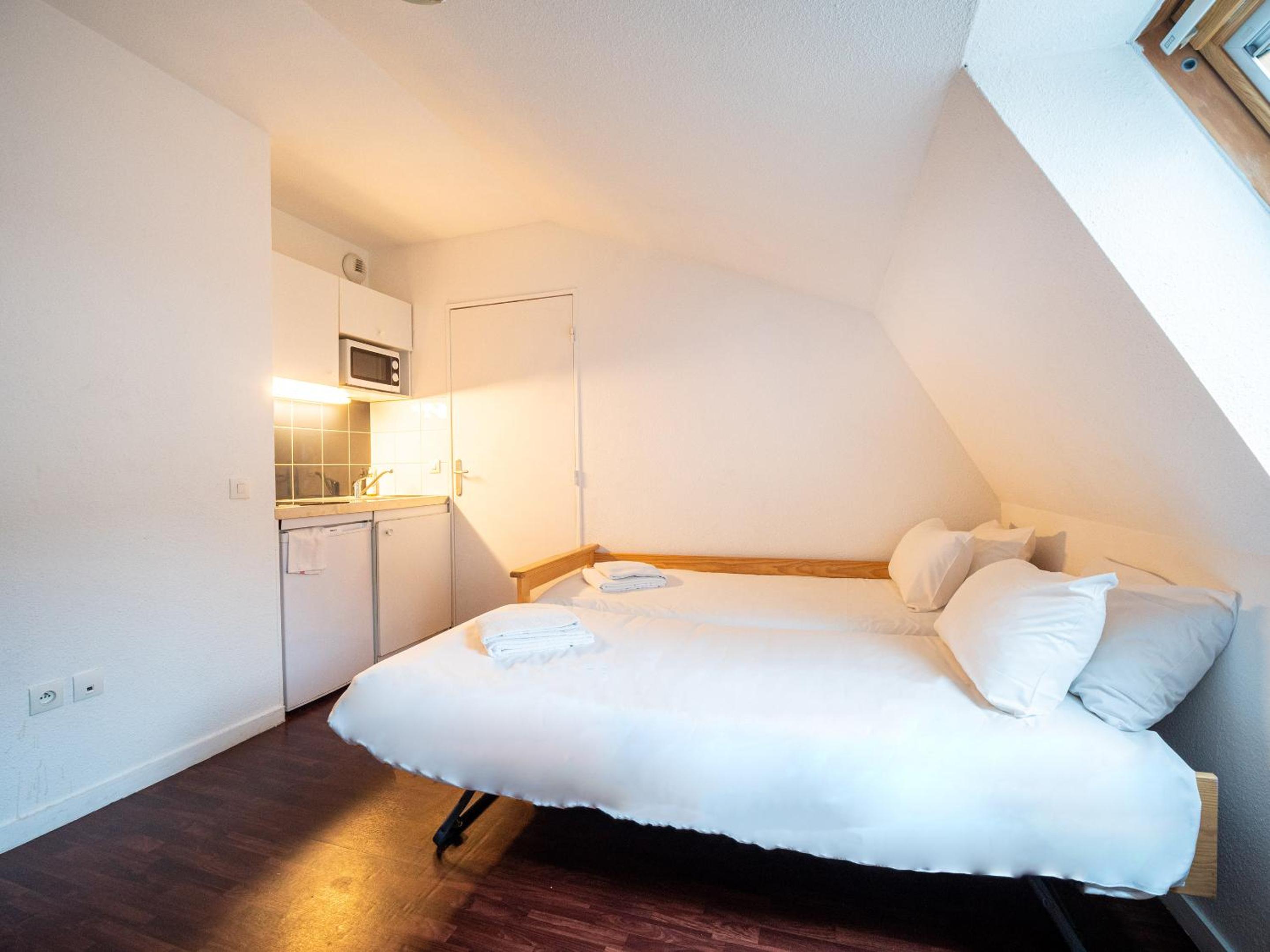 One-Bedroom Apartment - Photo 6