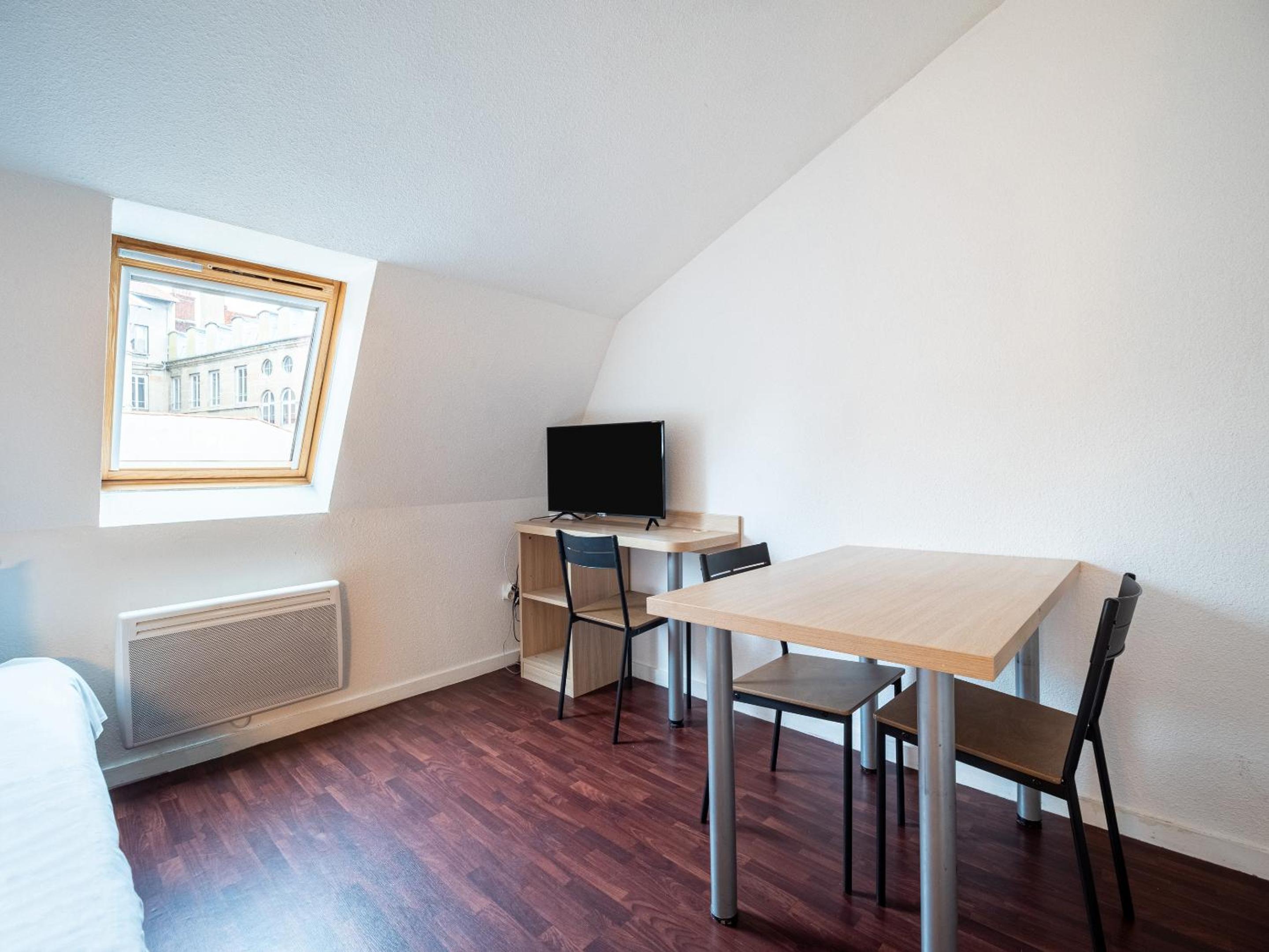 One-Bedroom Apartment - Photo 8
