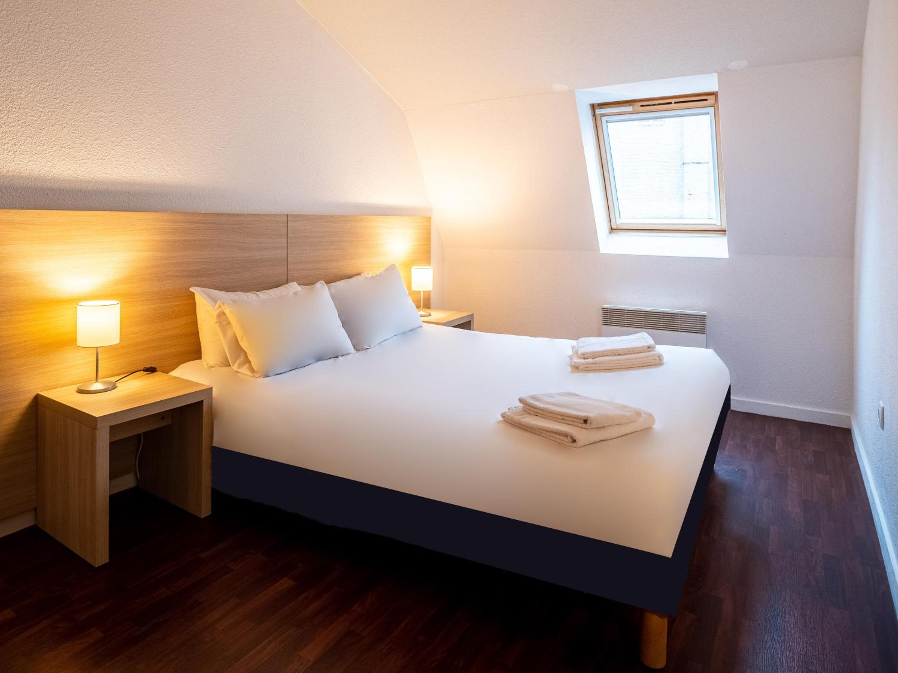 One-Bedroom Apartment - Photo 7