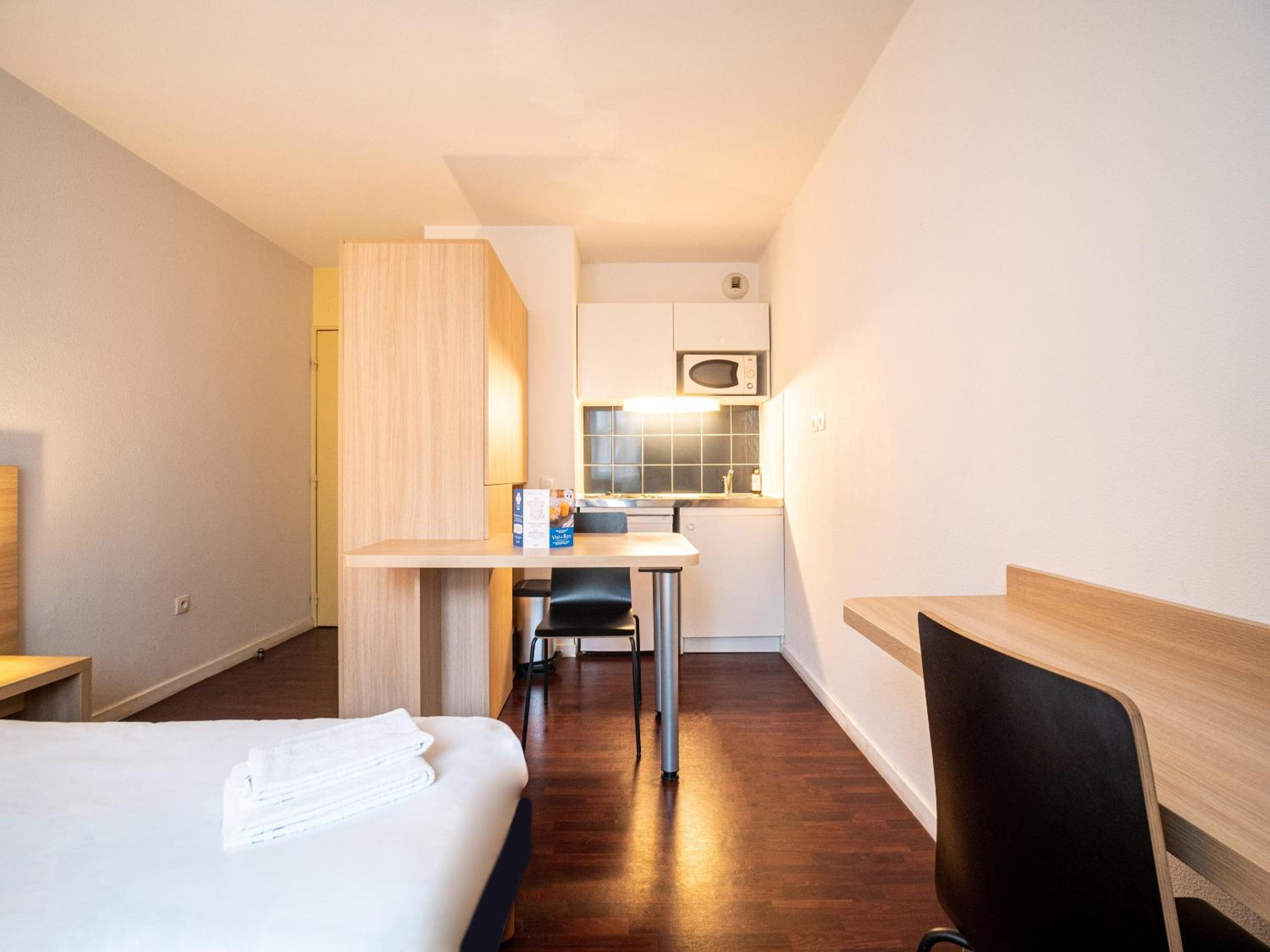 Studio (2 Adults) - Photo 18