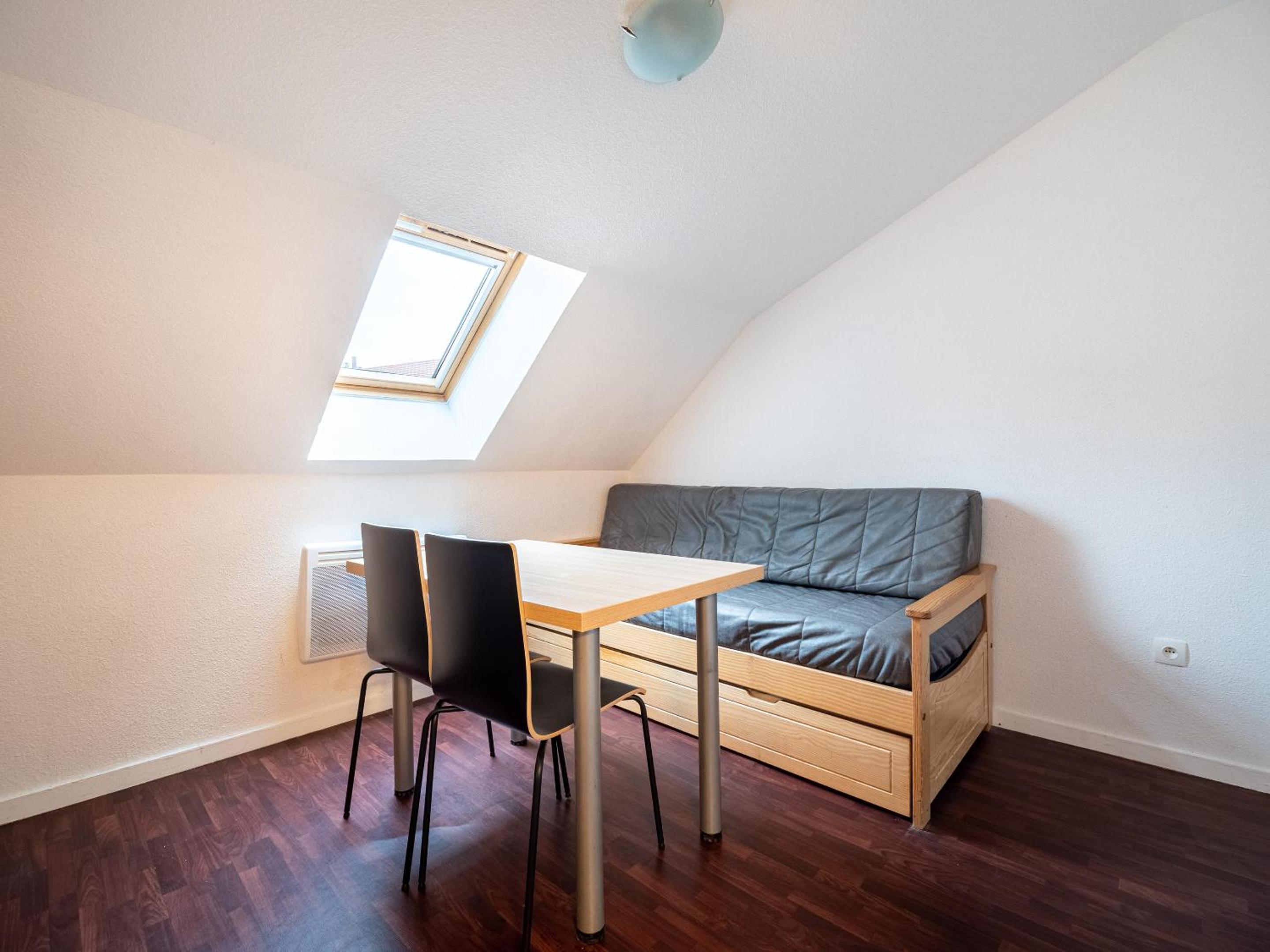 One-Bedroom Apartment - Photo 12