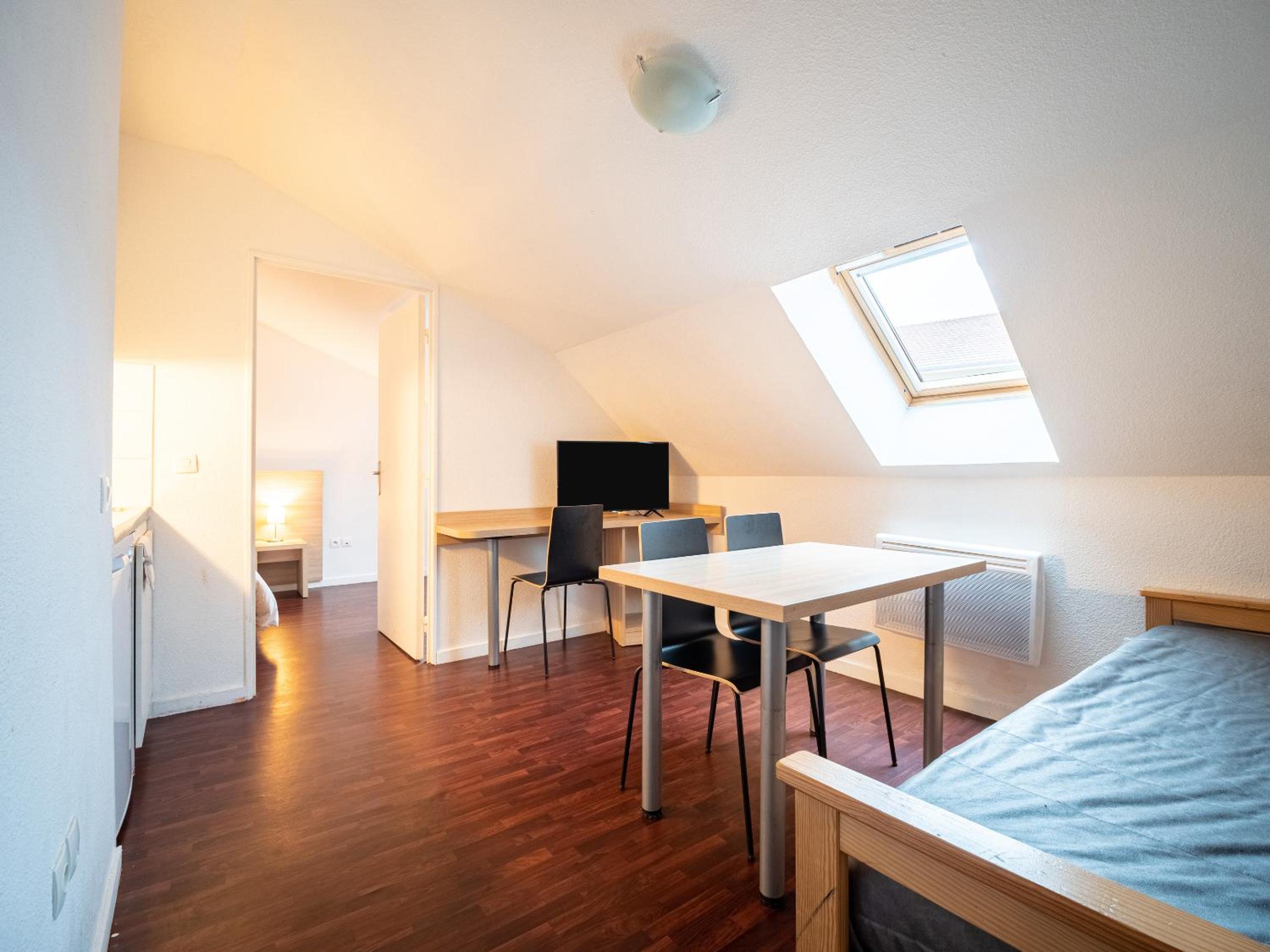 One-Bedroom Apartment - Photo 1