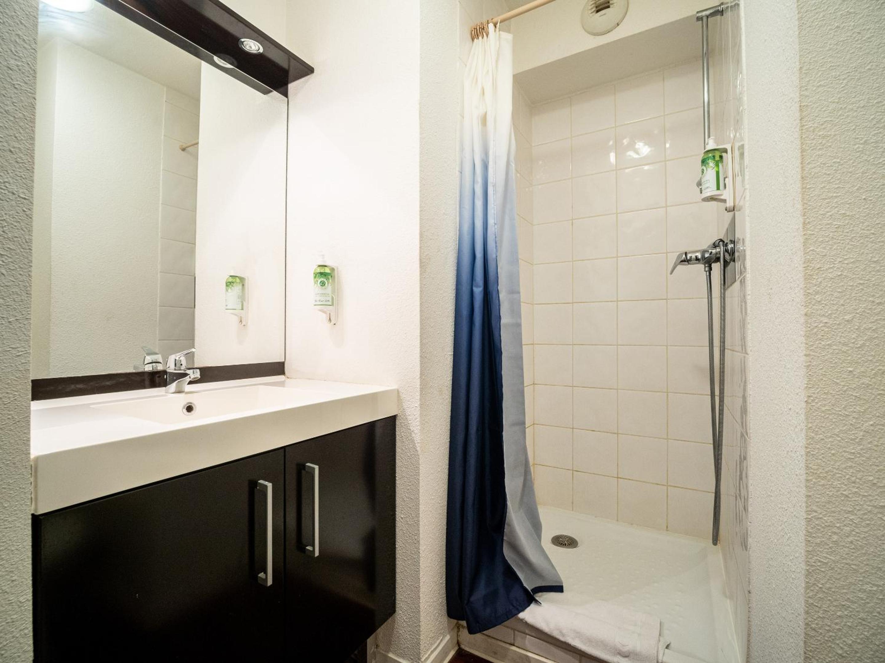 One-Bedroom Apartment - Photo 4