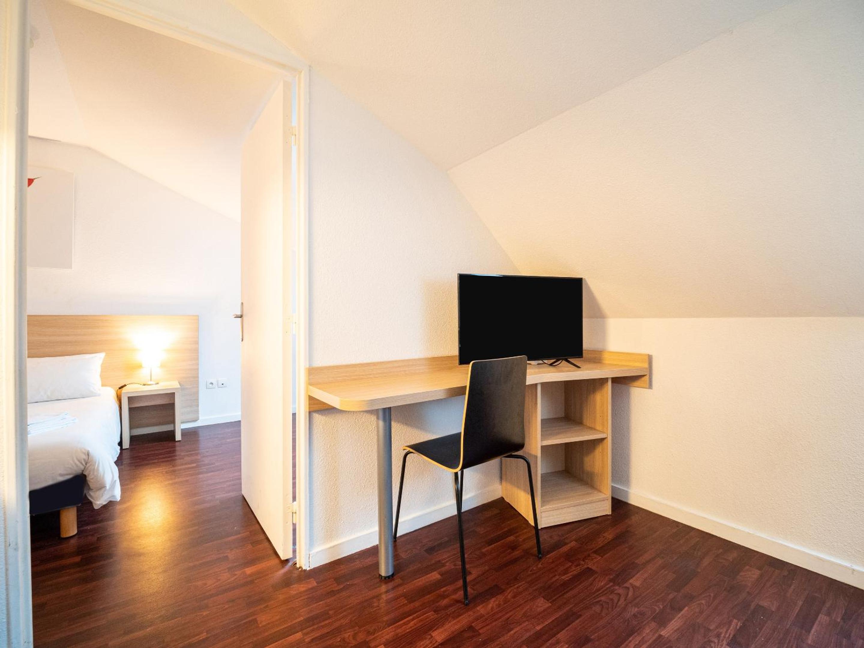 One-Bedroom Apartment - Photo 3