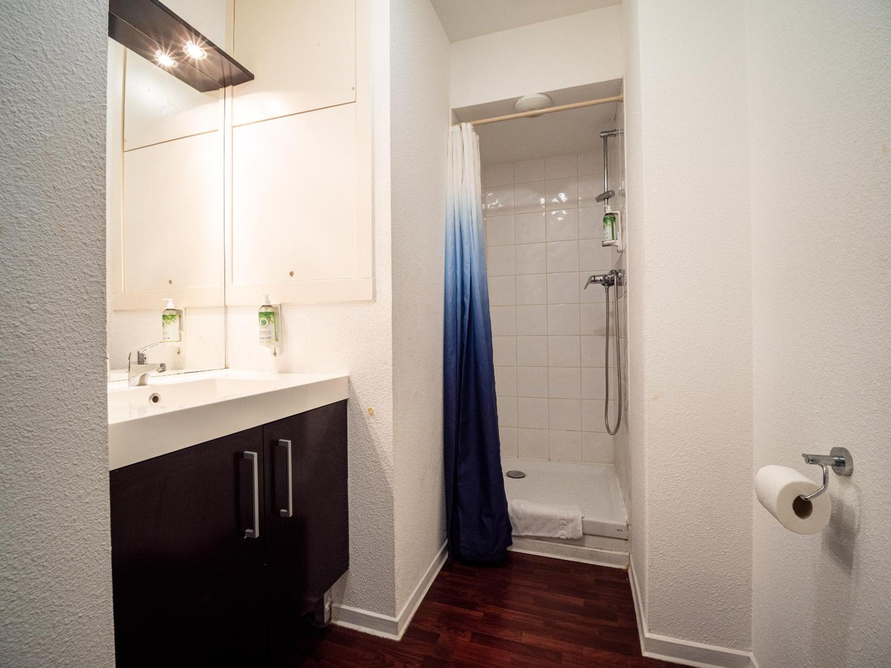 One-Bedroom Apartment - Photo 11