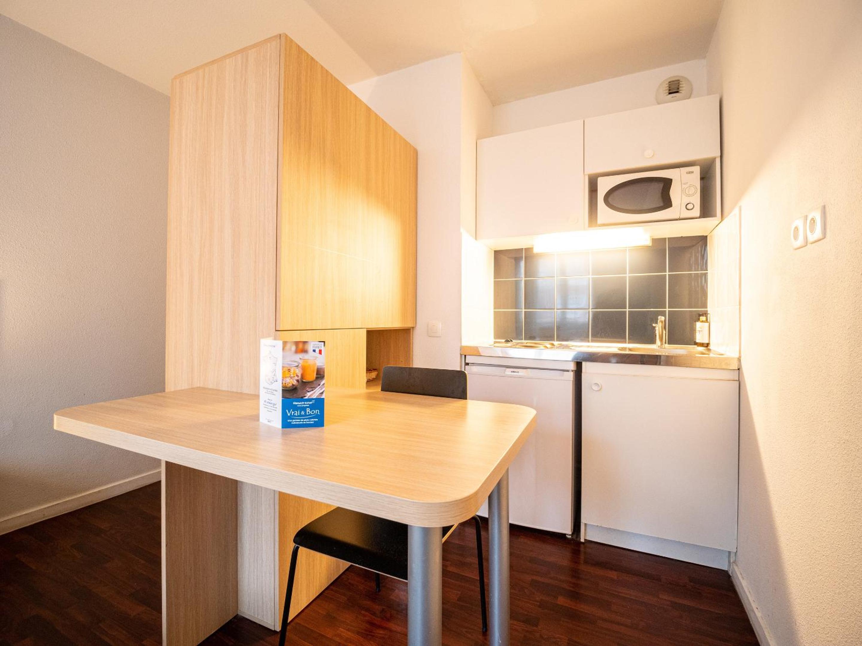 Studio (2 Adults) - Photo 17