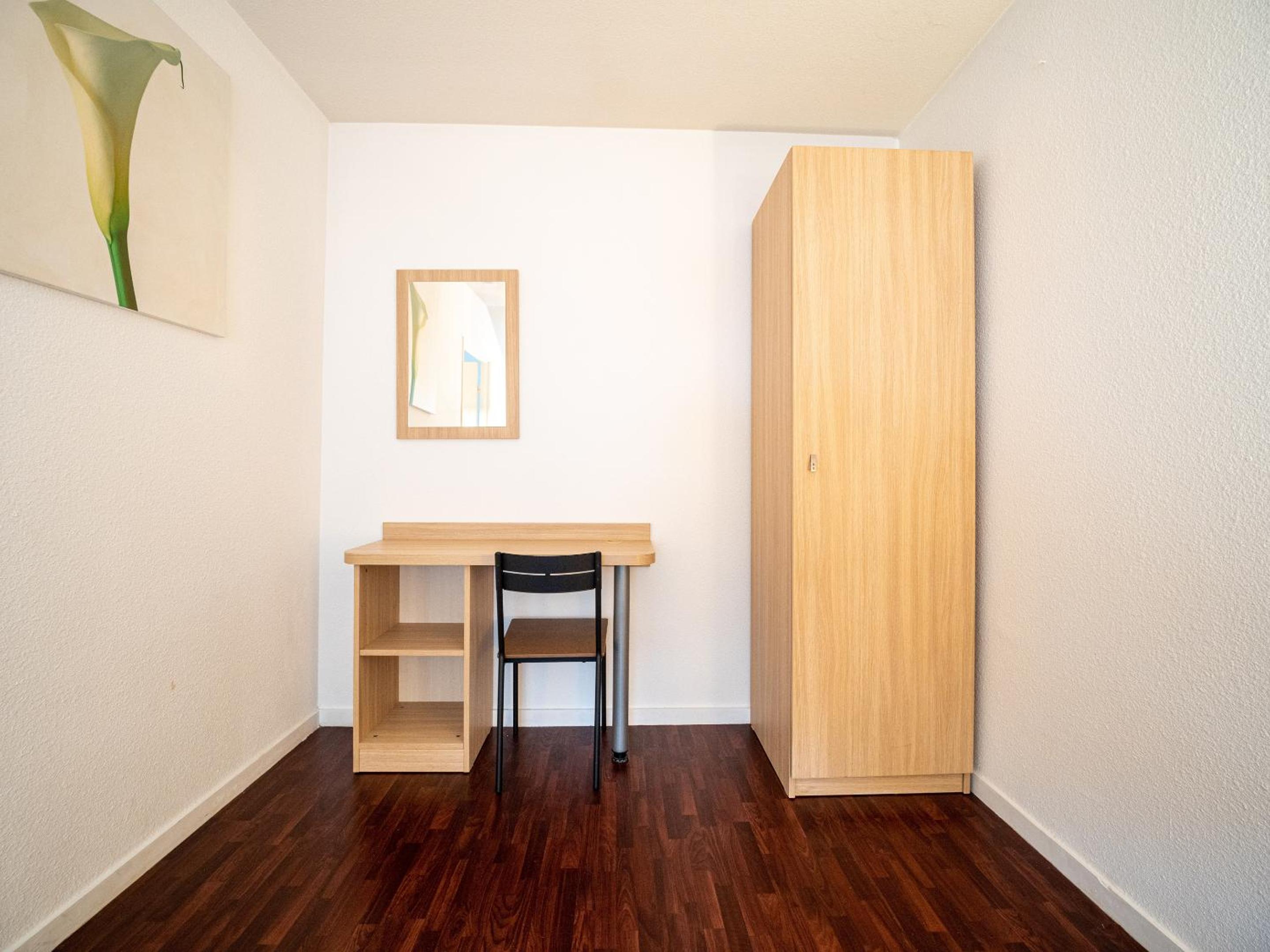 One-Bedroom Apartment - Photo 2