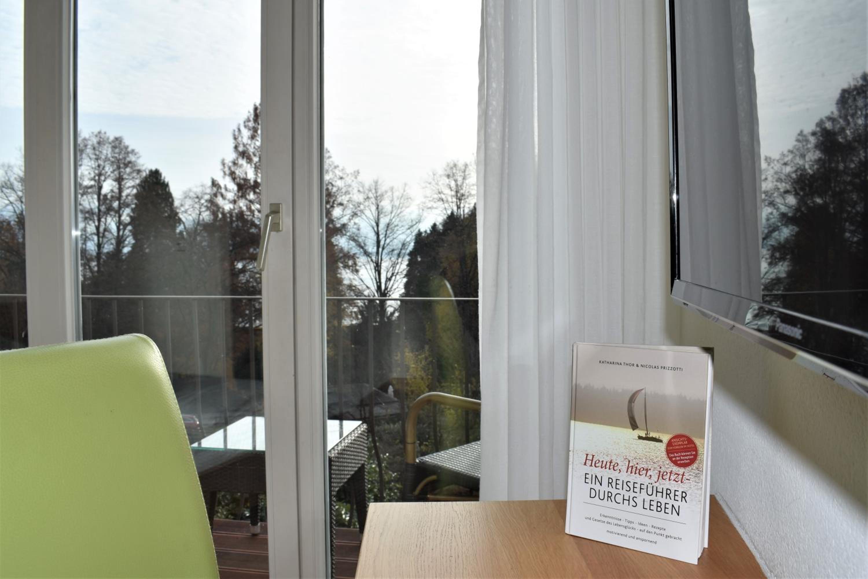 Double Room with Balcony and Park View - Photo 11