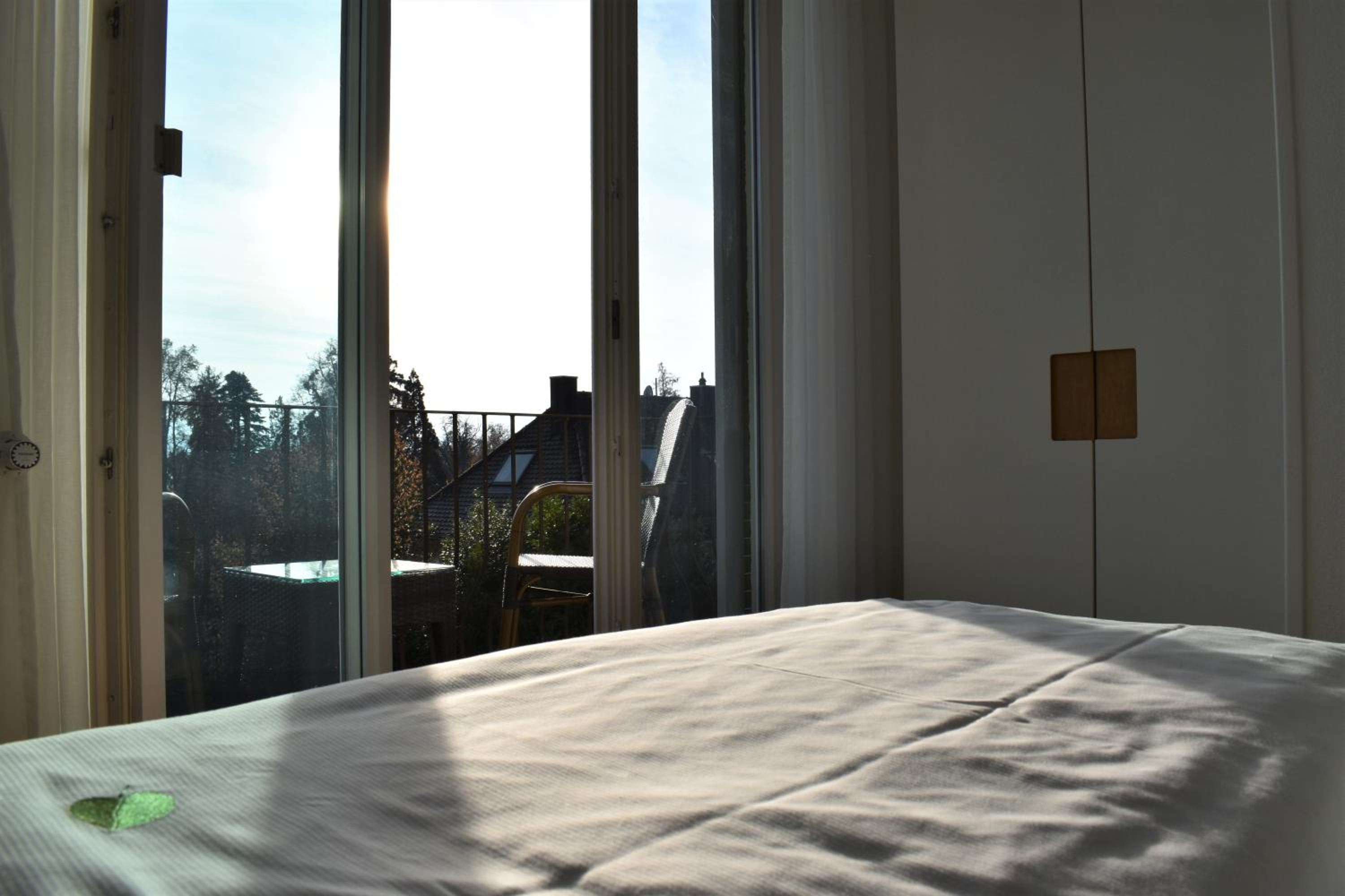 Double Room with Balcony and Park View - Photo 10