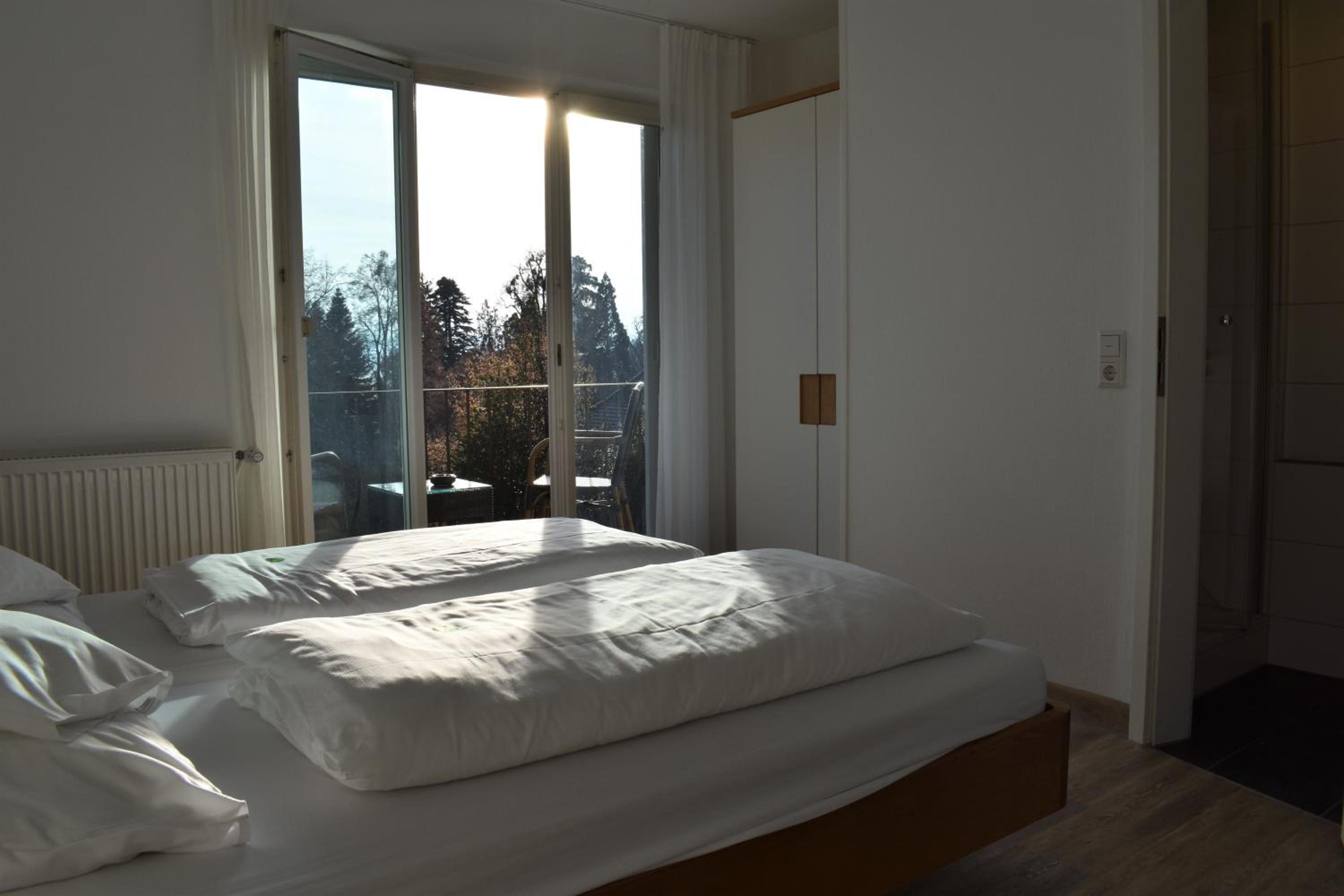 Double Room with Balcony and Park View - Photo 1