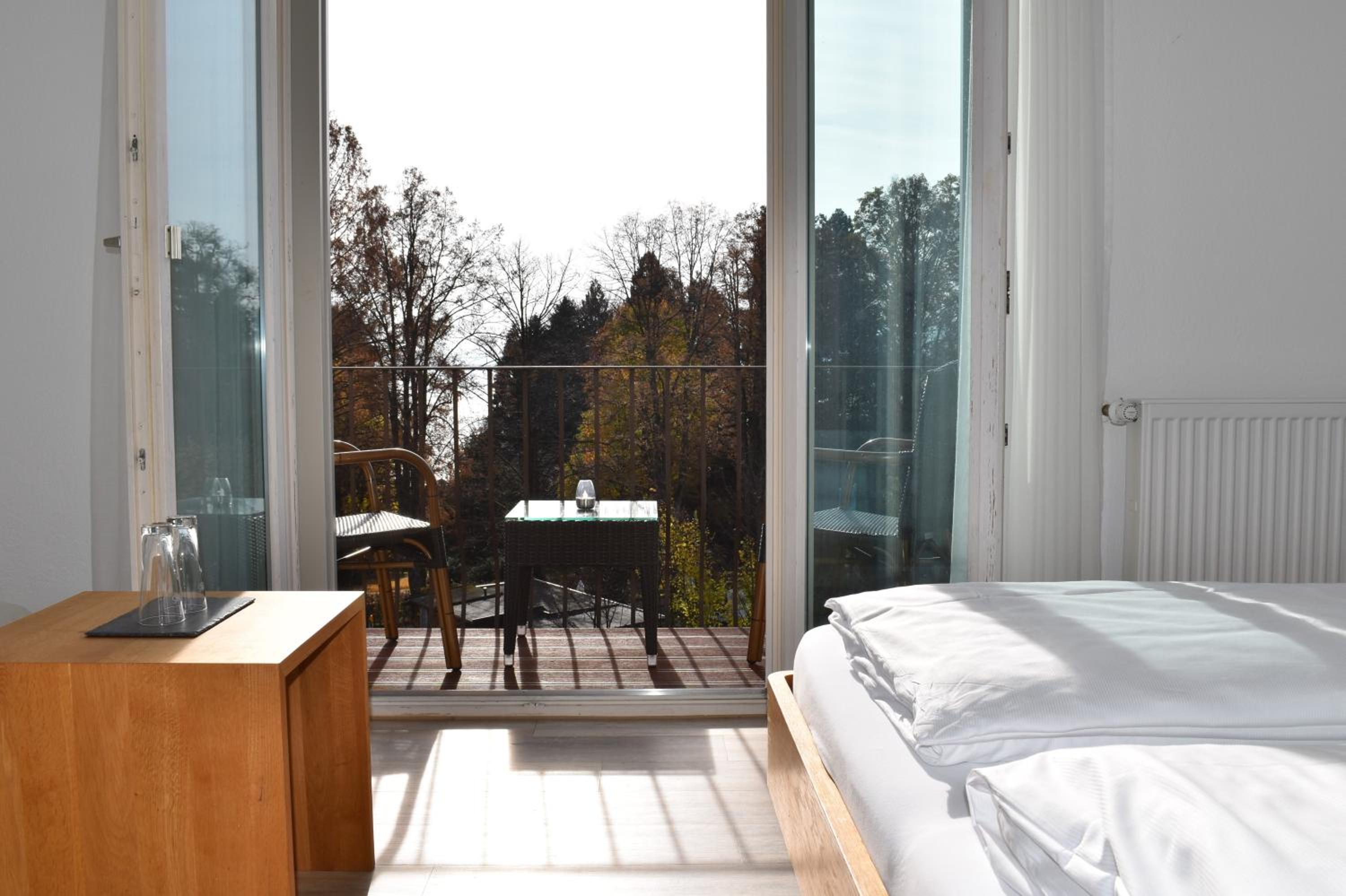 Double Room with Balcony and Park View - Photo 2