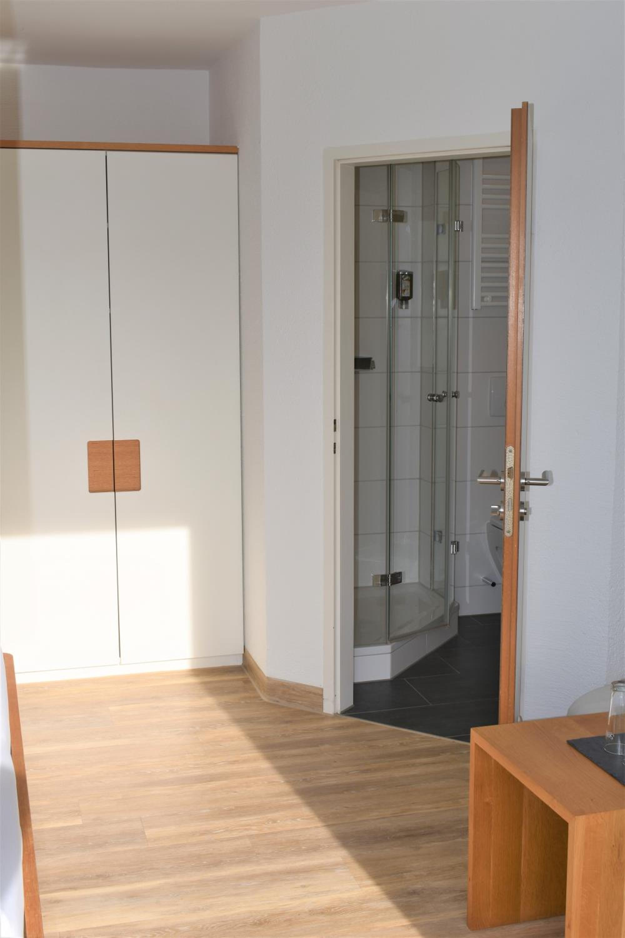 Double Room with Balcony and Park View - Photo 4