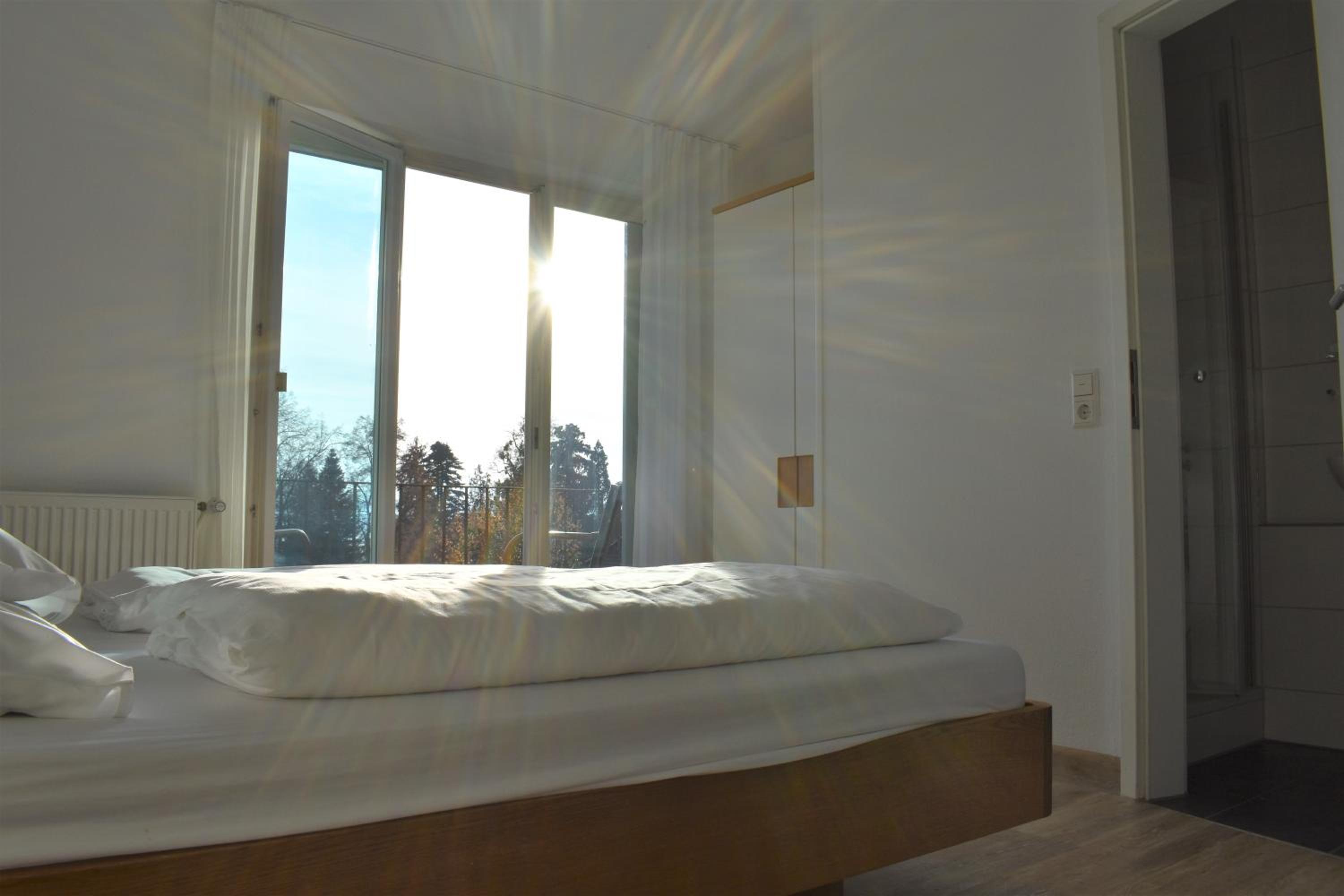 Double Room with Balcony and Park View - Photo 6