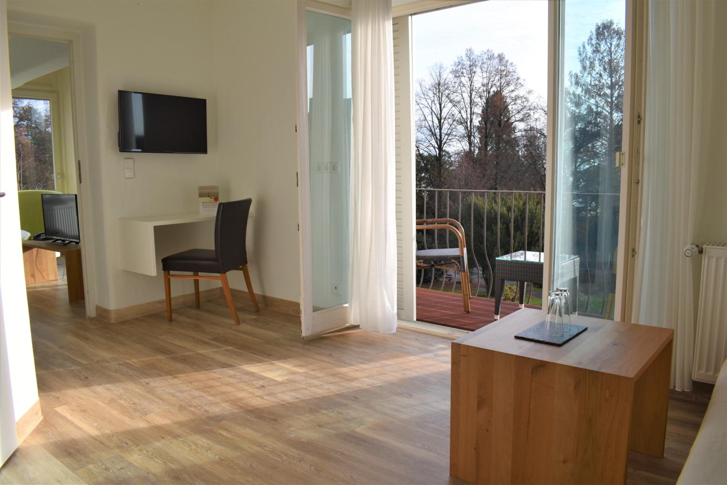 Junior Suite (2 Adults) - Photo 8