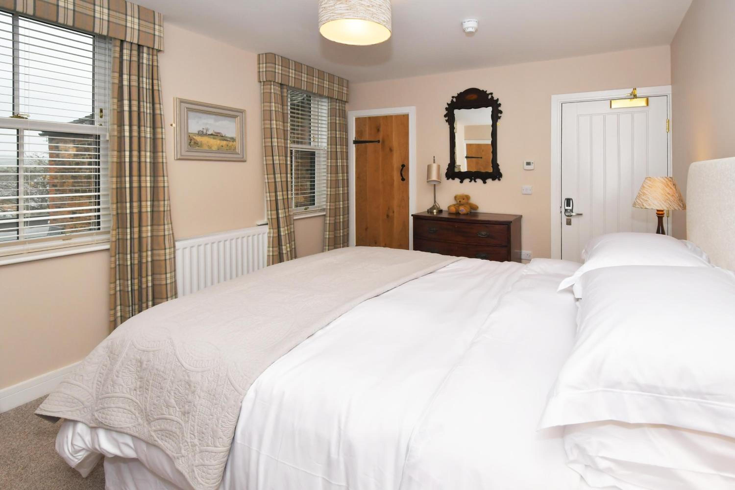Deluxe King Room - Photo 1