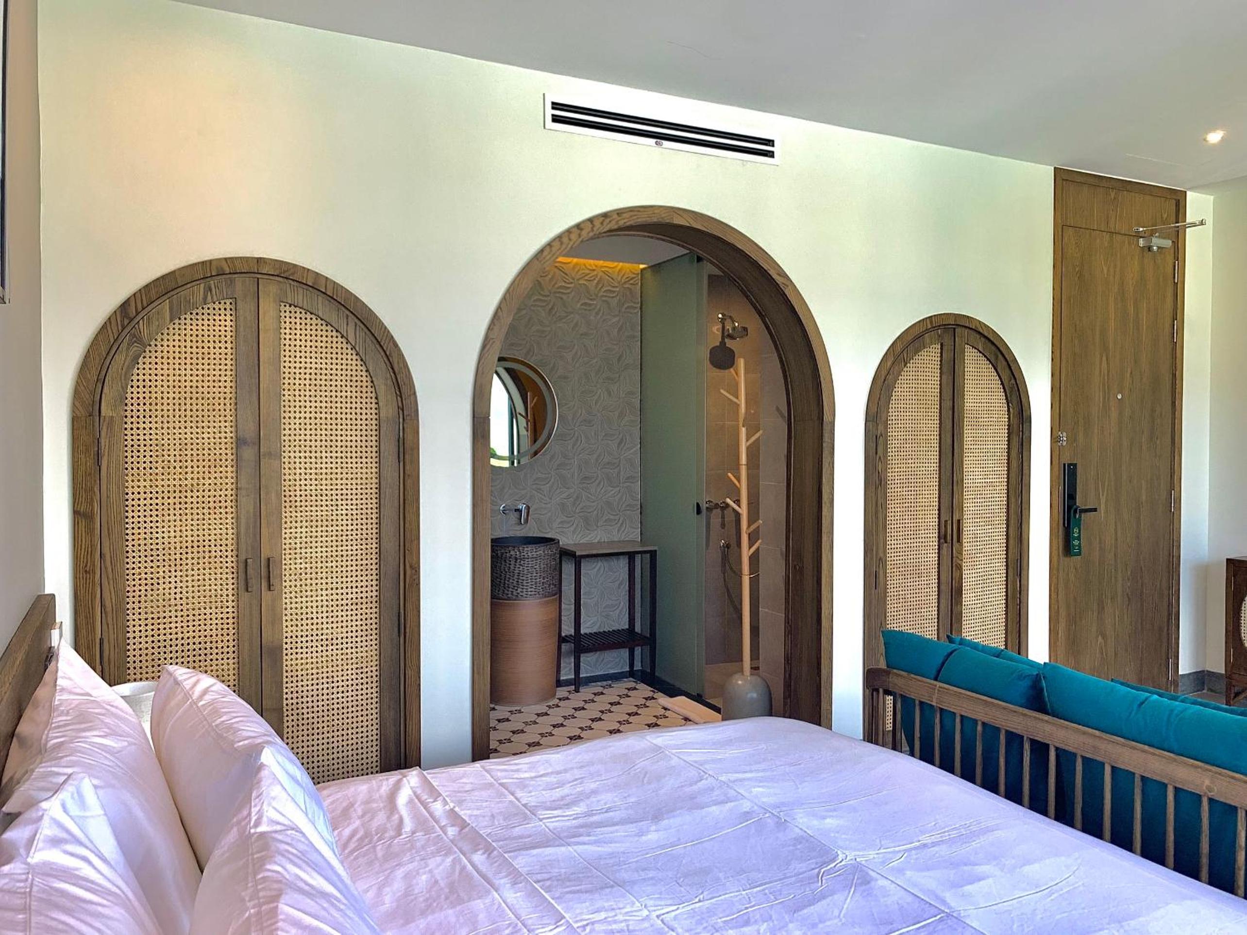 Suite with Mountain View - Photo 9