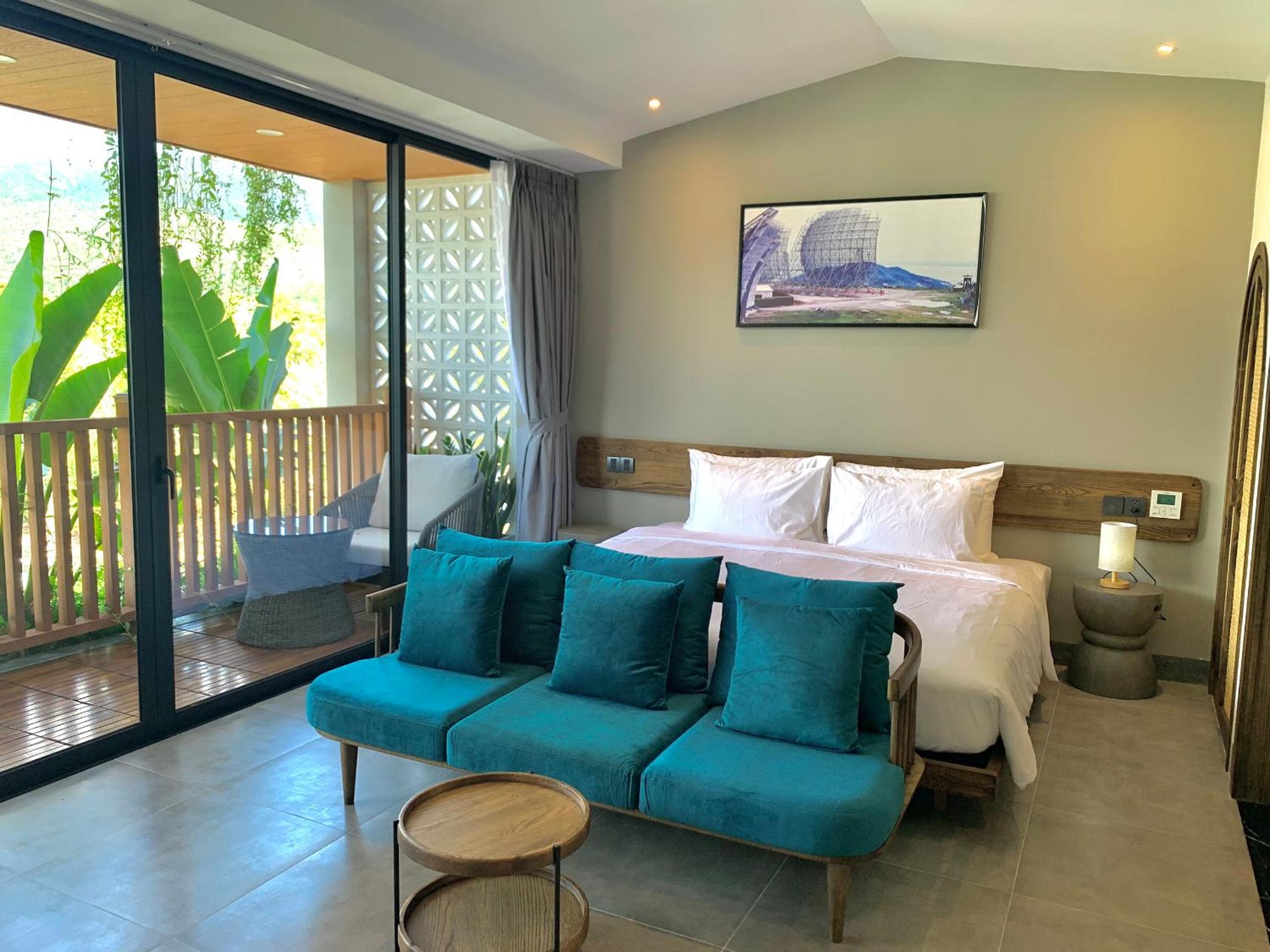 Suite with Mountain View - Photo 8