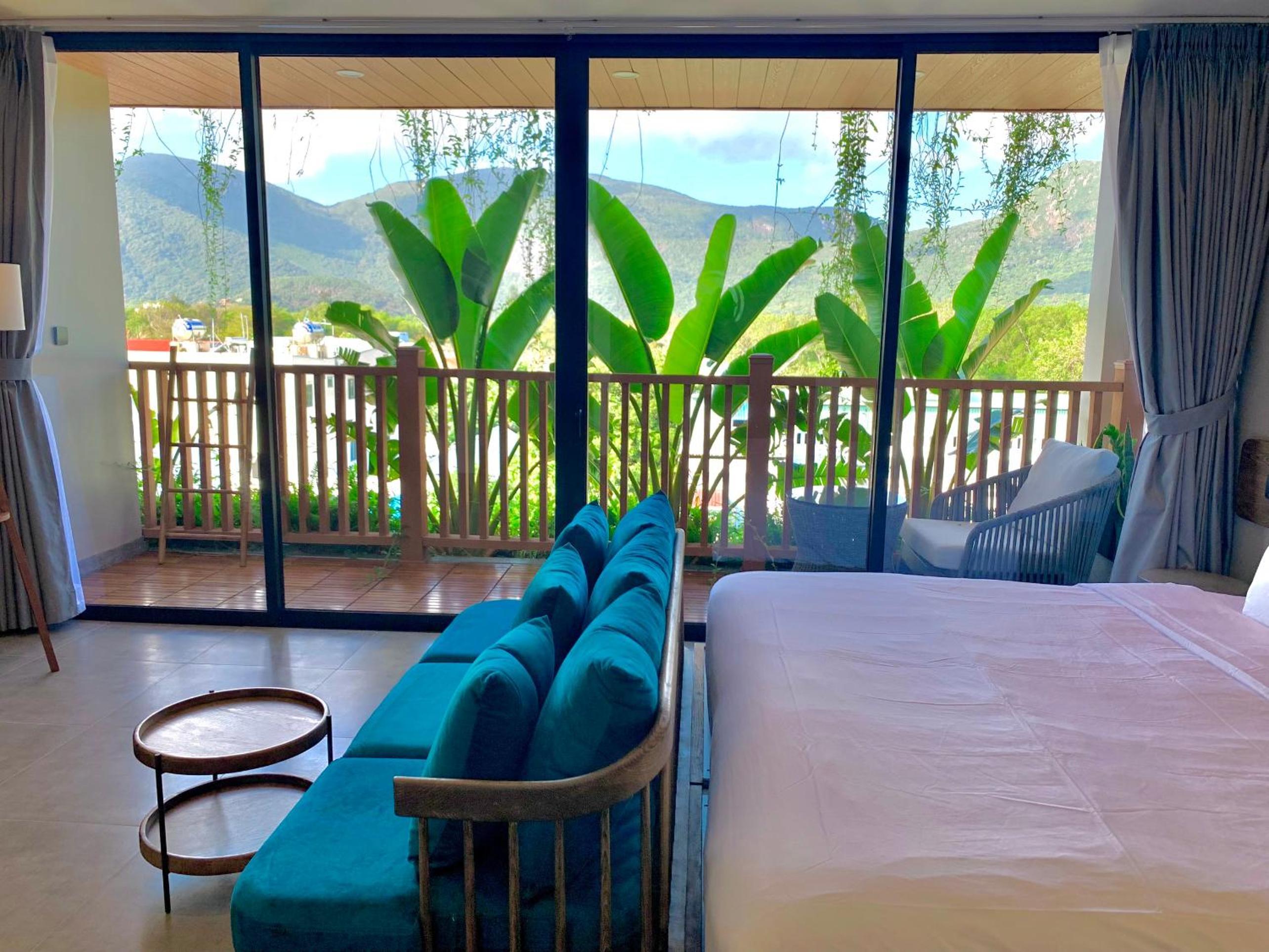 Suite with Mountain View - Photo 7